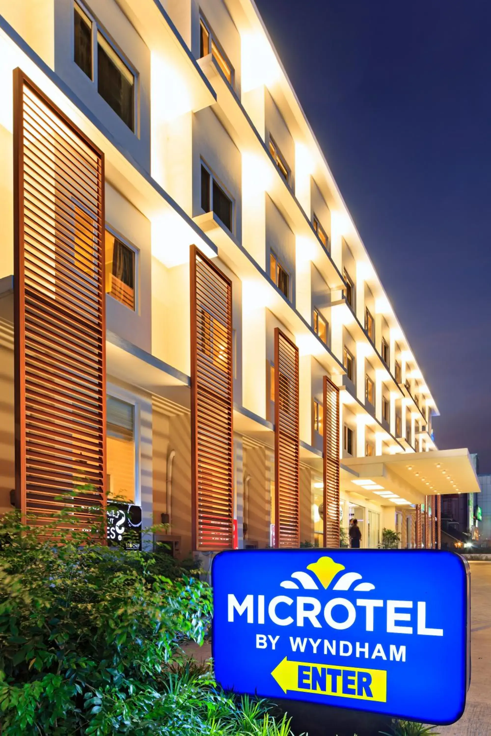 Property building in Microtel by Wyndham Acropolis Property building in Microtel by Wyndham Acropolis