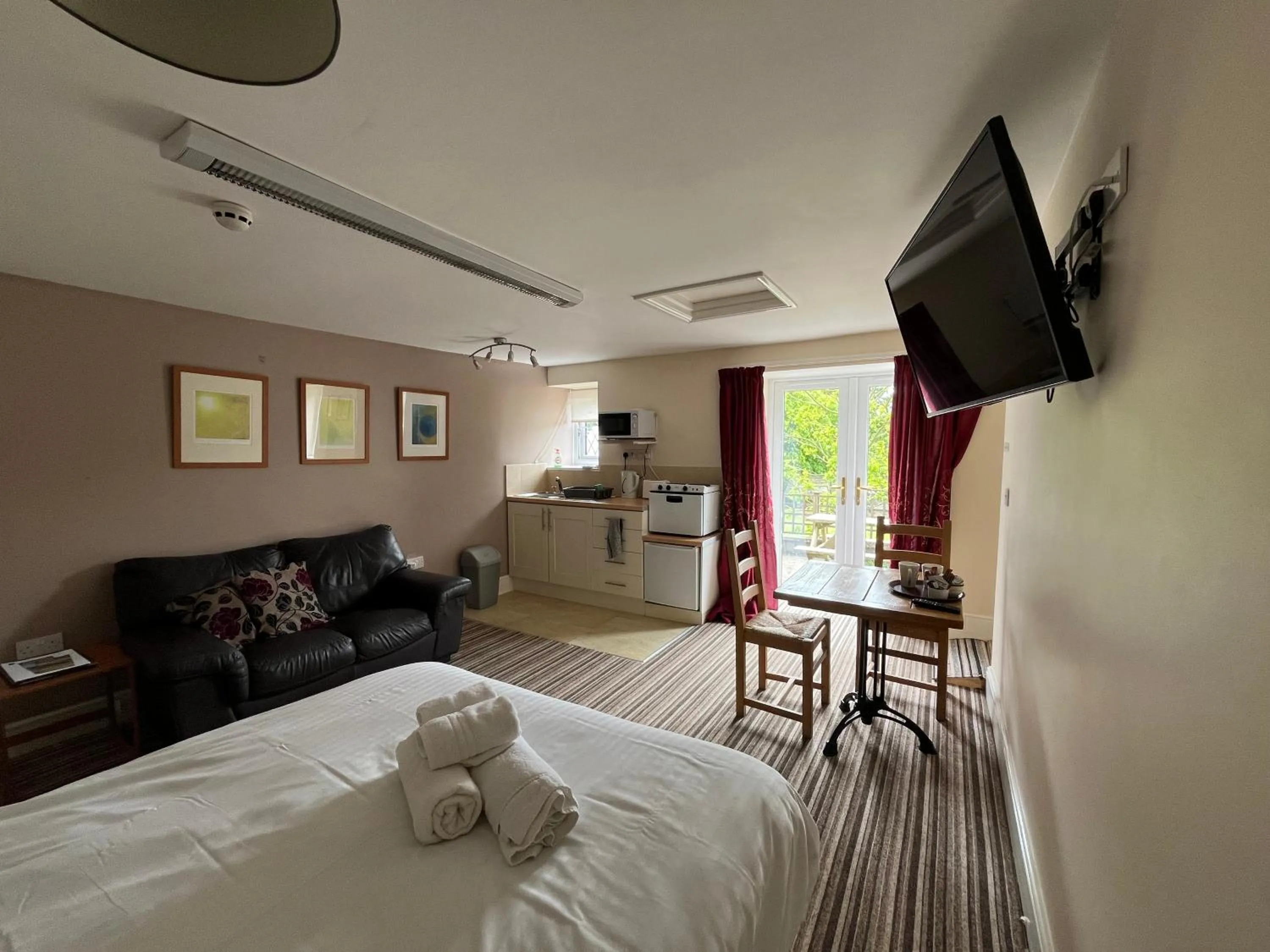 Bed in Trimstone Manor Hotel