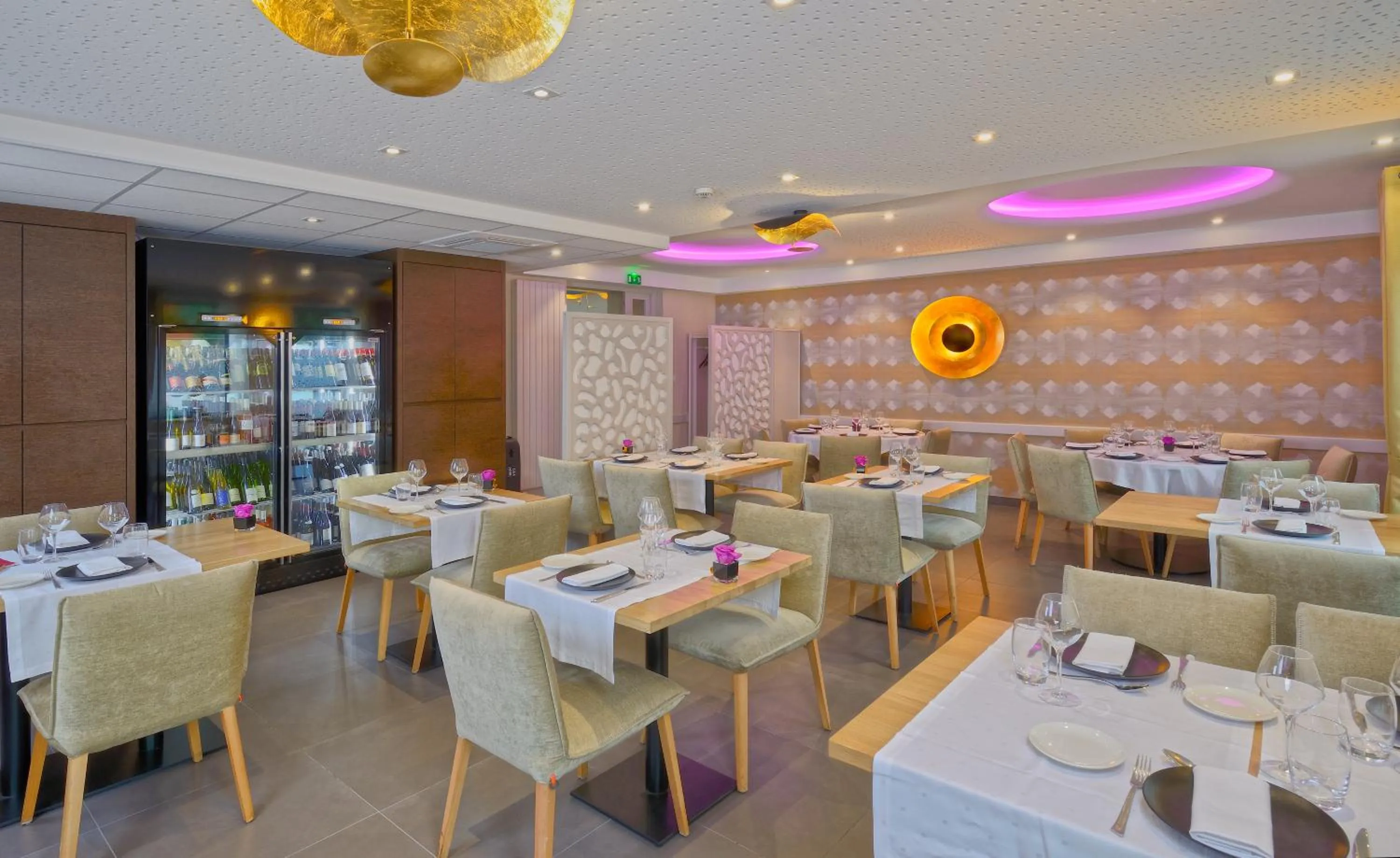 Restaurant/places to eat in The Originals Boutique, Hôtel Le Lion d'Or, Fougères Ouest