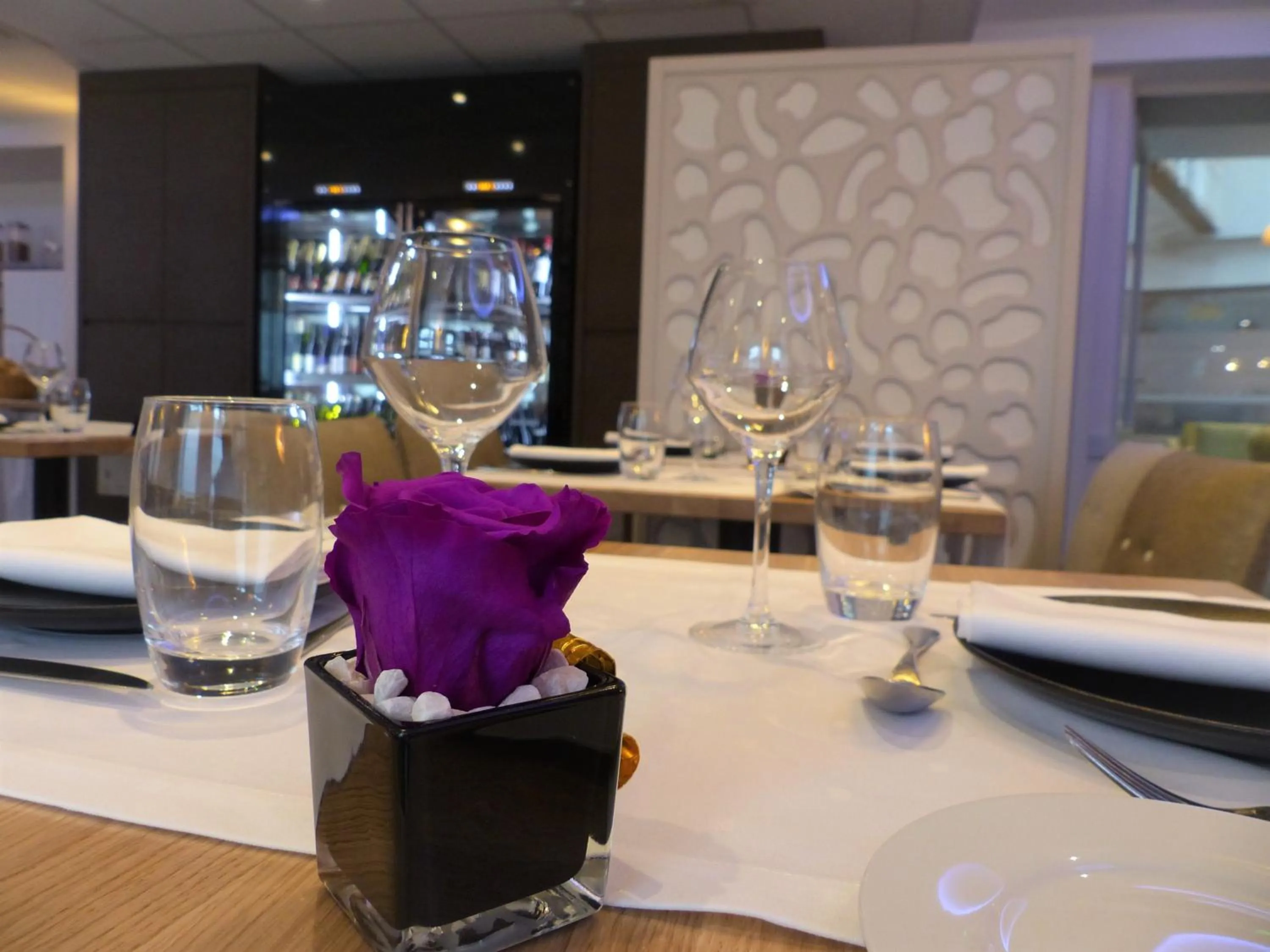 Restaurant/places to eat in The Originals Boutique, Hôtel Le Lion d'Or, Fougères Ouest