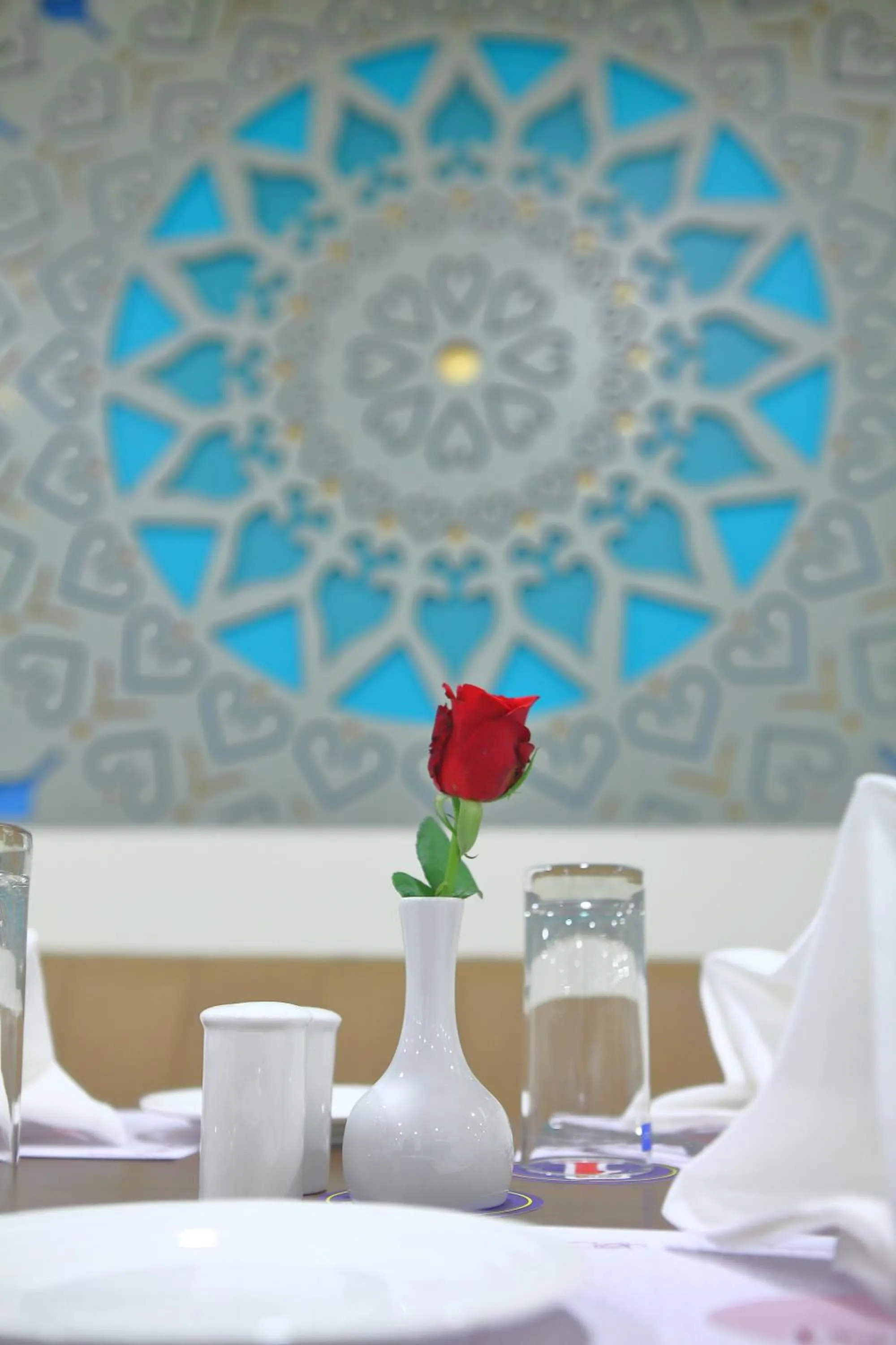 Restaurant/places to eat in Incredible One Hotel