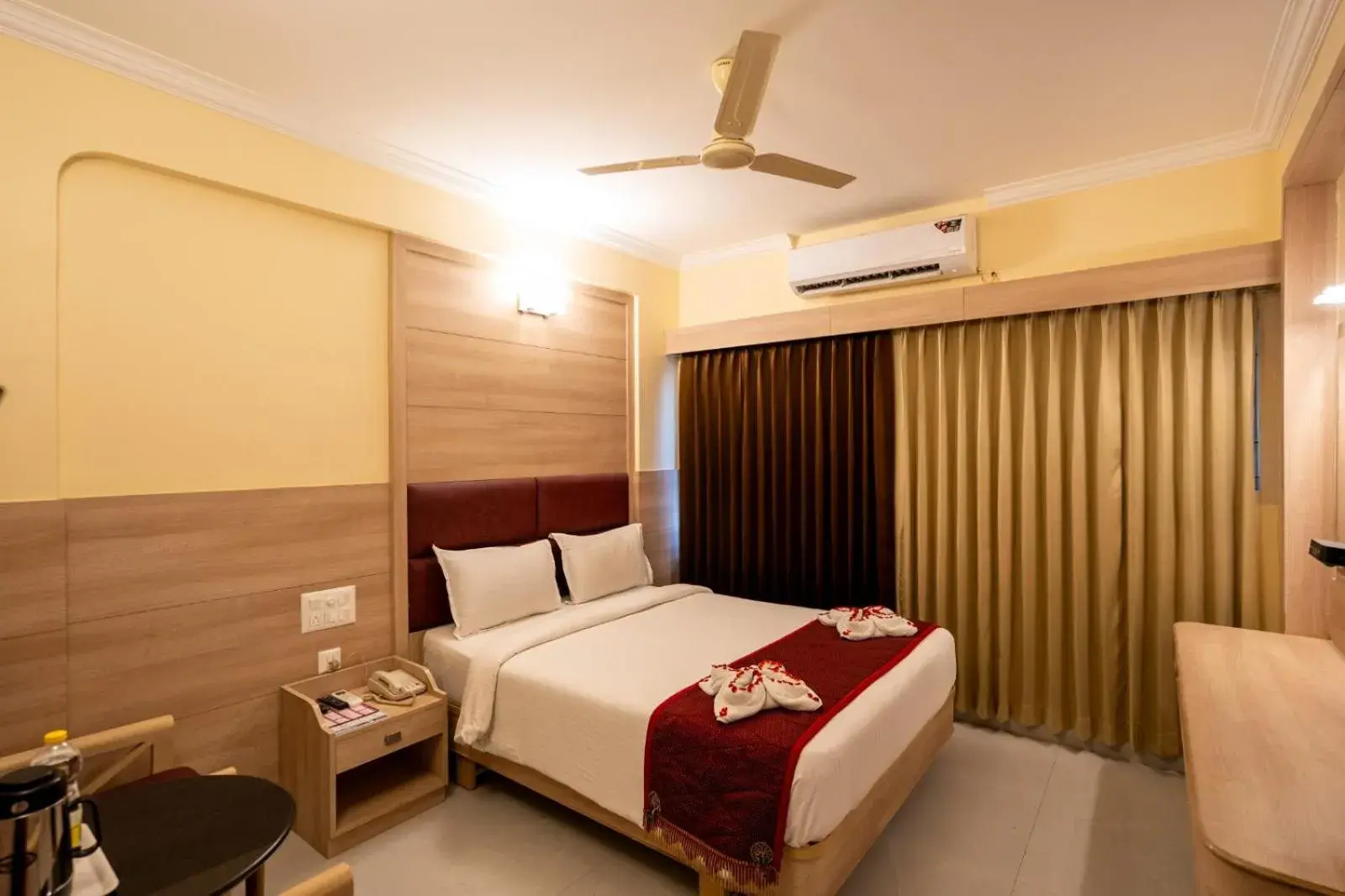 Property building, Bed in Sree Bharani Hotels Property building, Bed in Sree Bharani Hotels