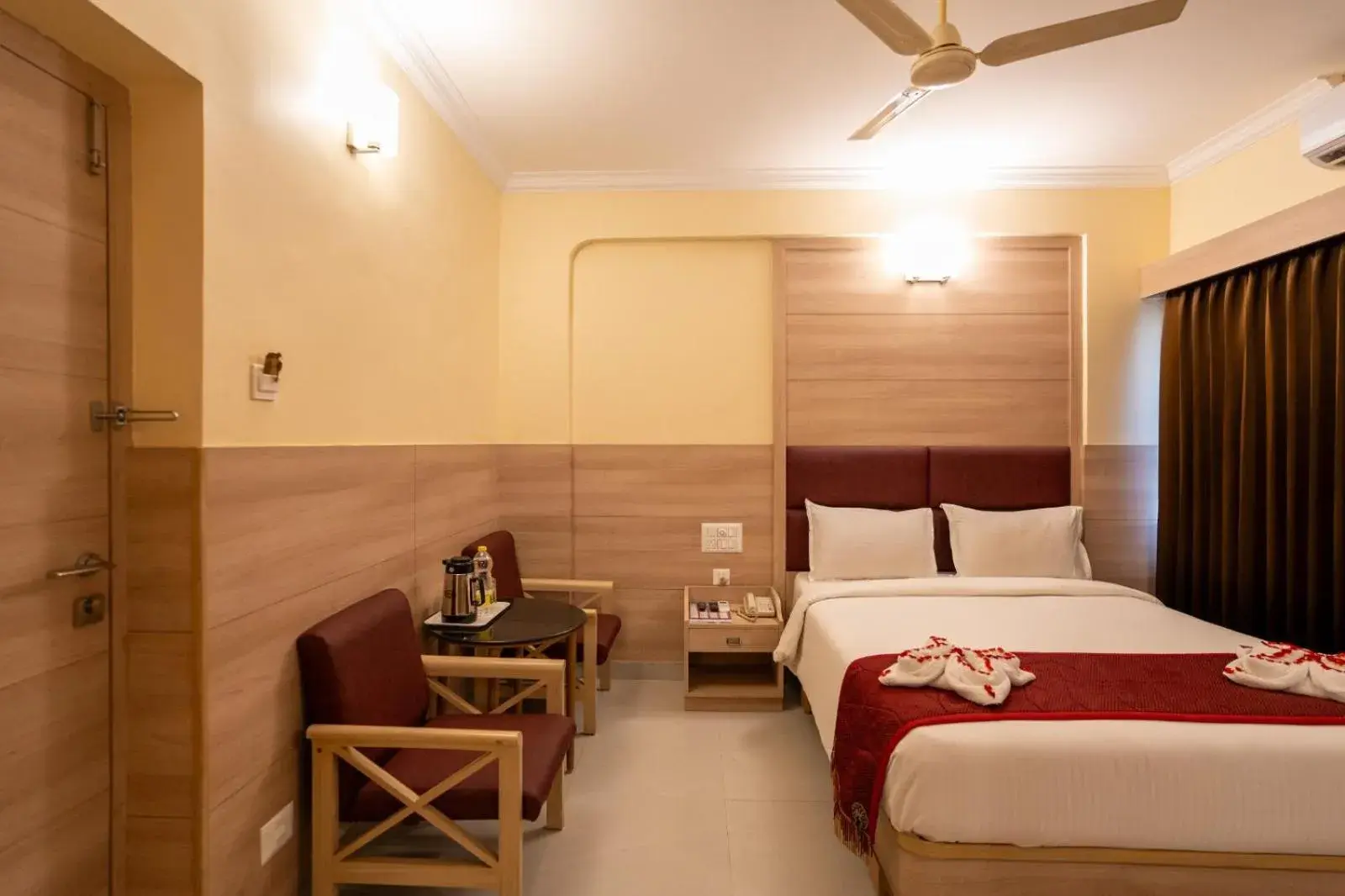 Property building, Bed in Sree Bharani Hotels Property building, Bed in Sree Bharani Hotels