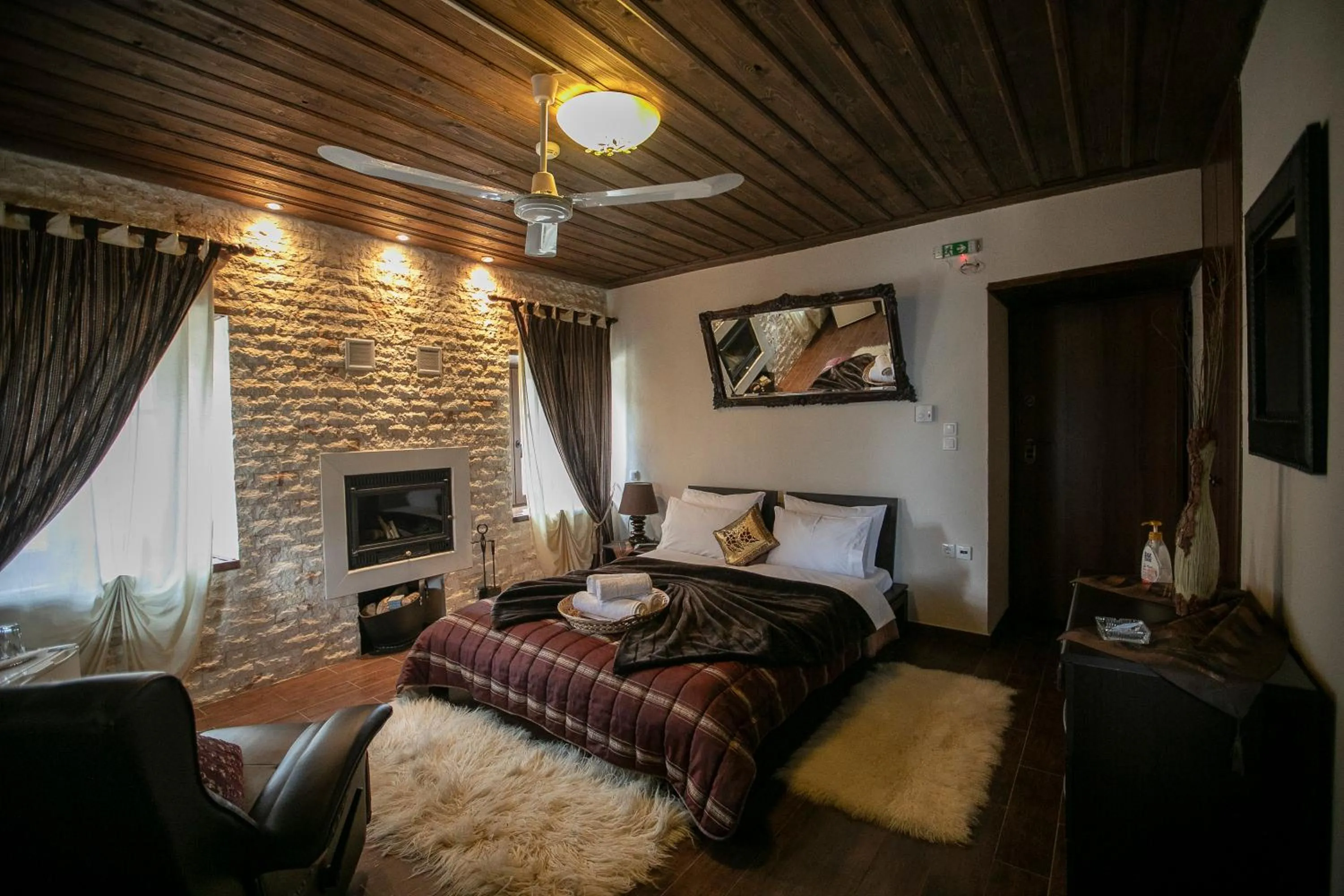 Bedroom, Bed in Panorama Prespes