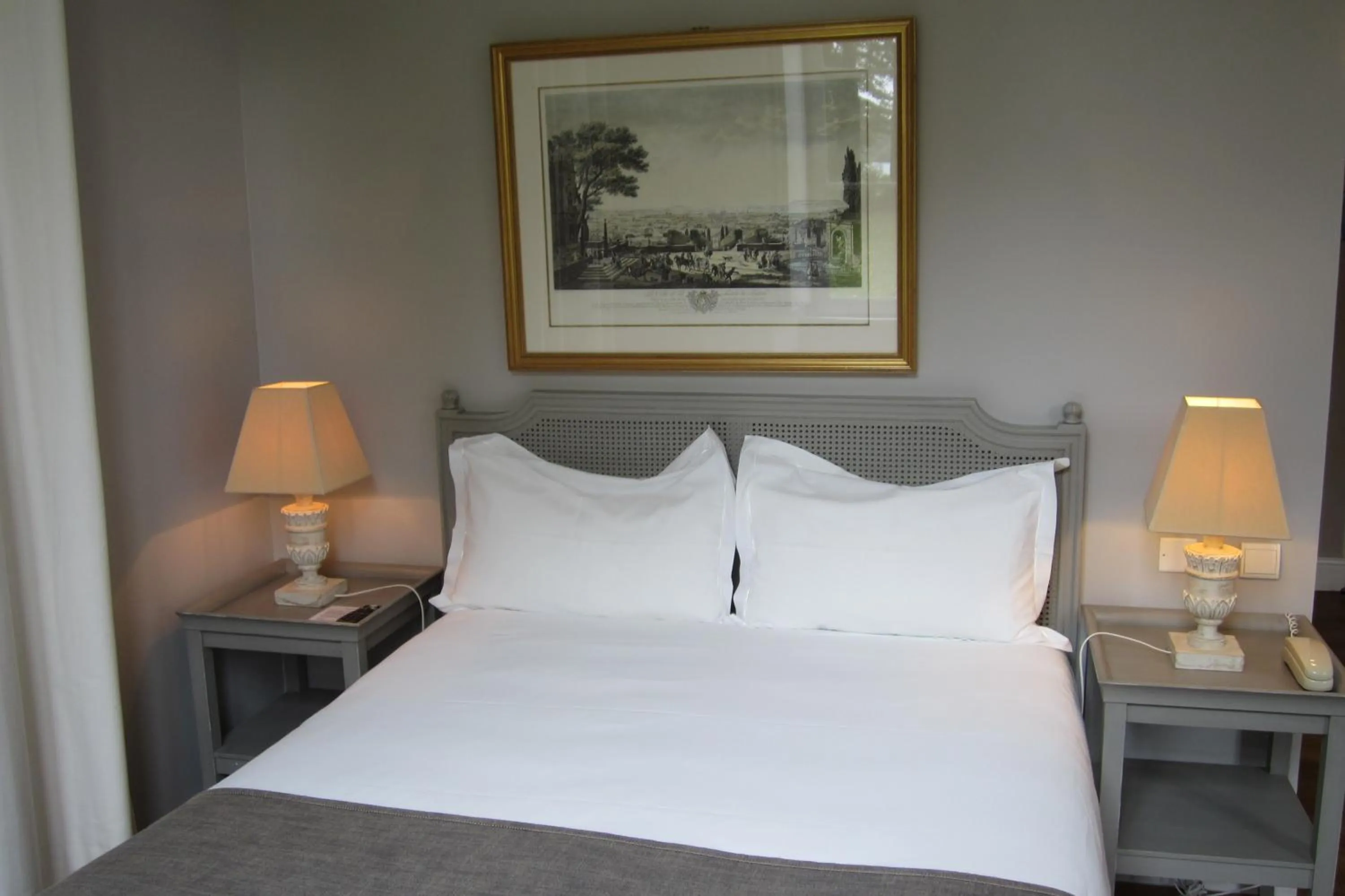 Bed in Château De Lazenay - Résidence Hôtelière