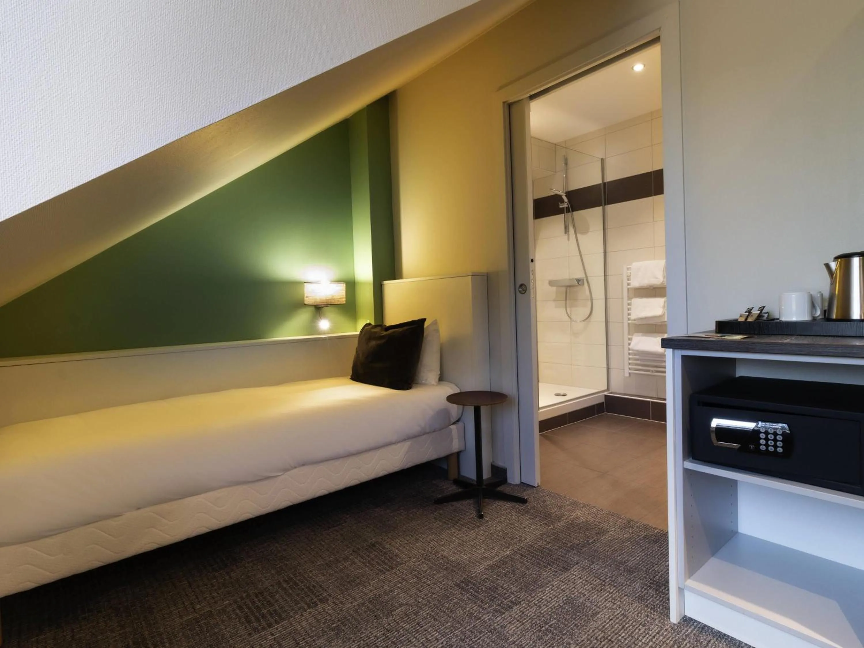 Bedroom, Bed in Greet Hotel Colmar