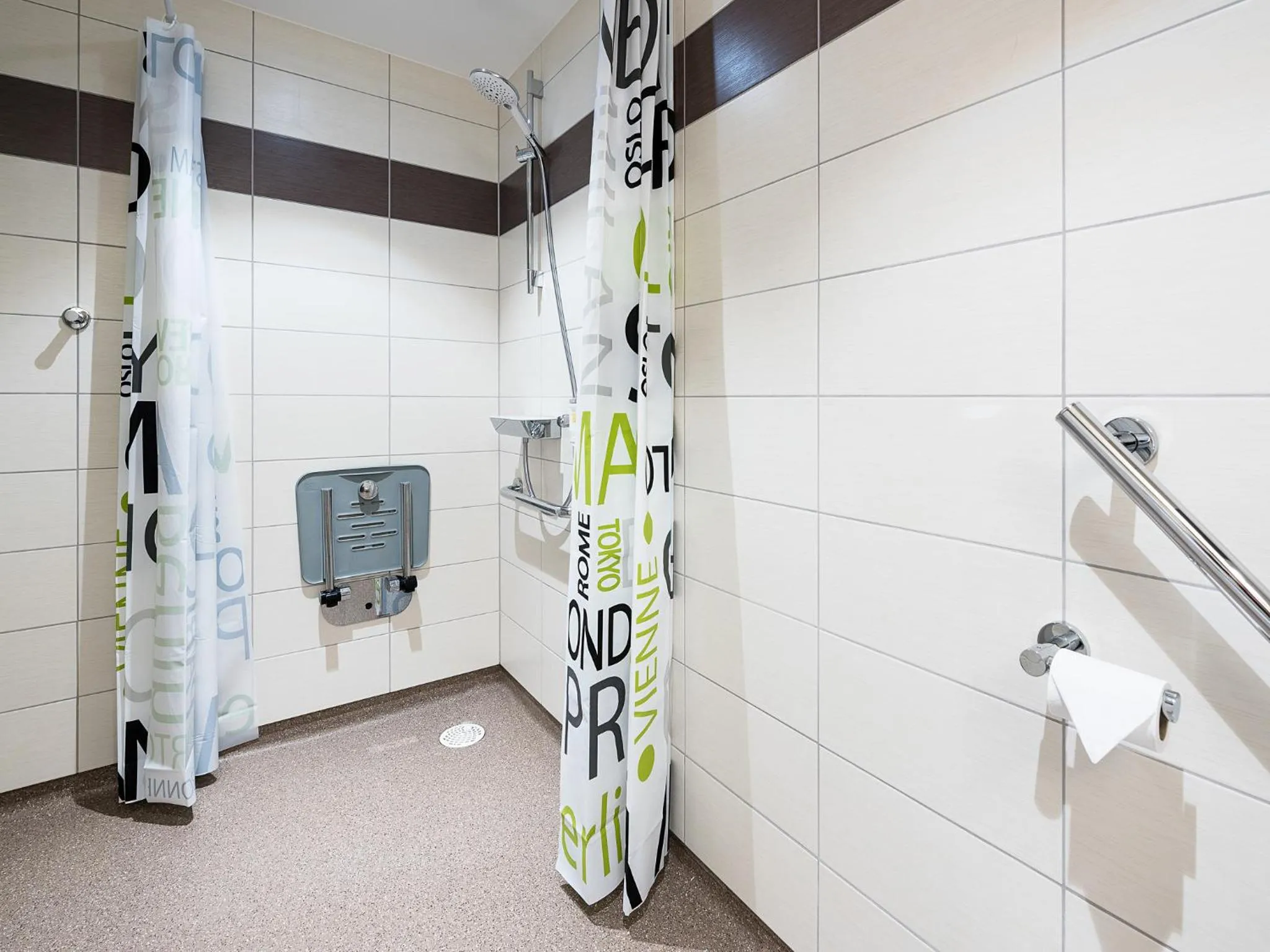 Shower in Greet Hotel Colmar