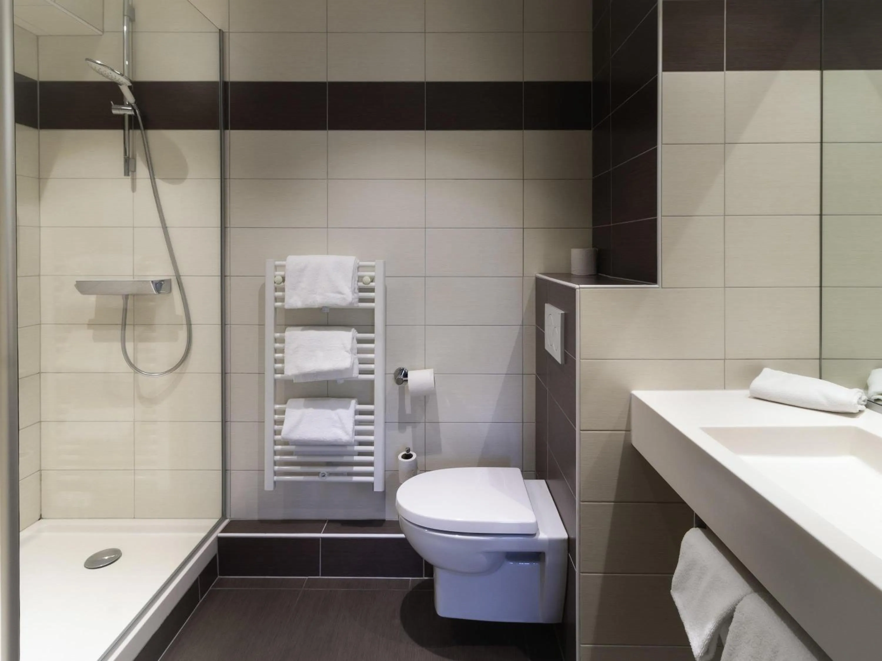 Bedroom in Greet Hotel Colmar