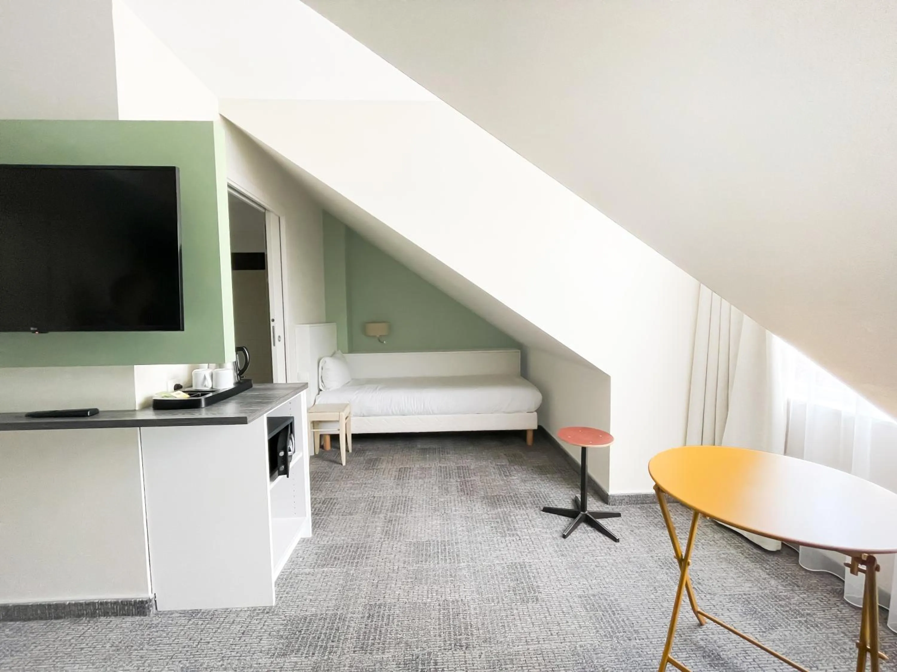 Photo of the whole room, Bed in Greet Hotel Colmar