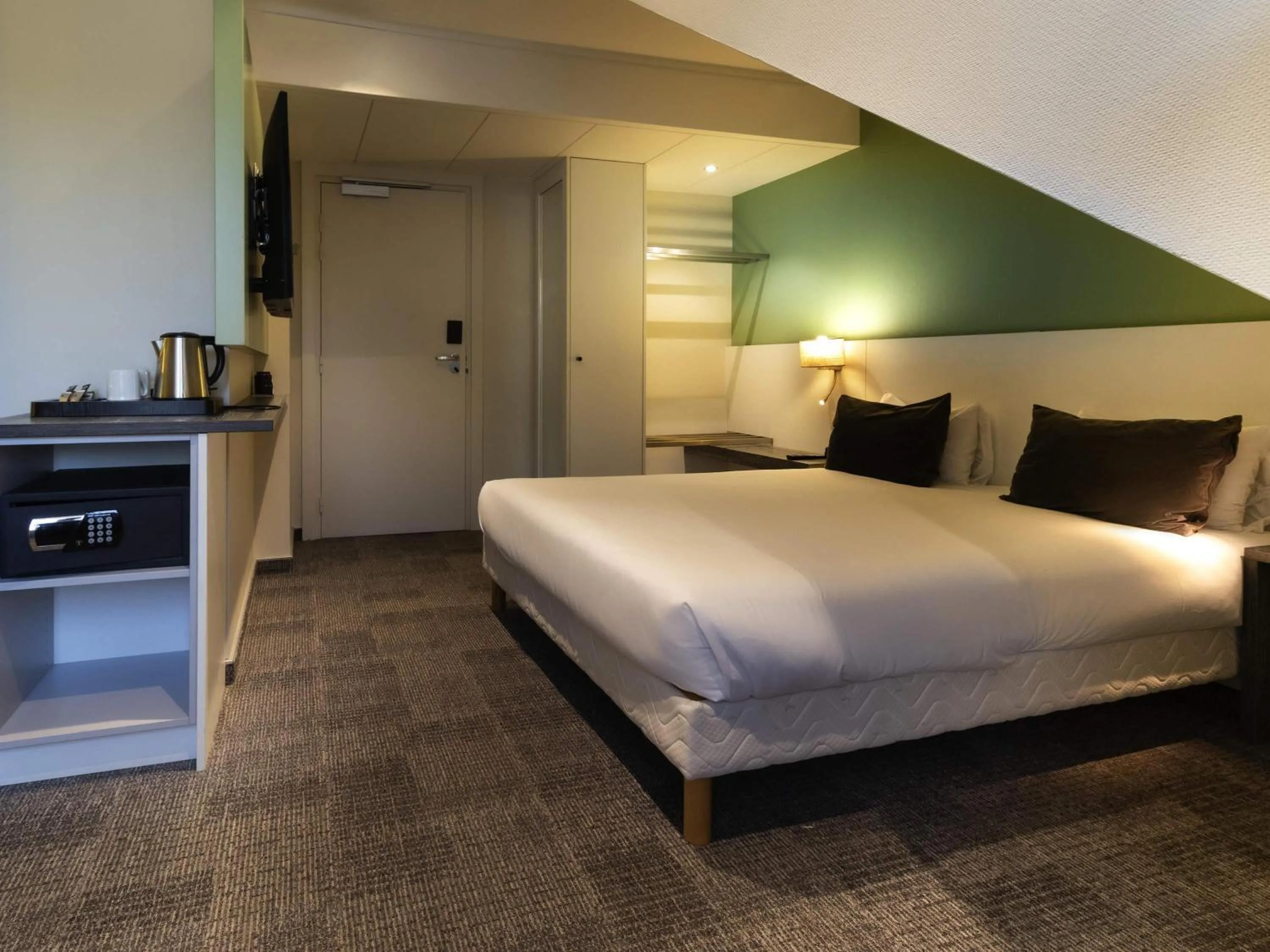 Bedroom, Bed in Greet Hotel Colmar