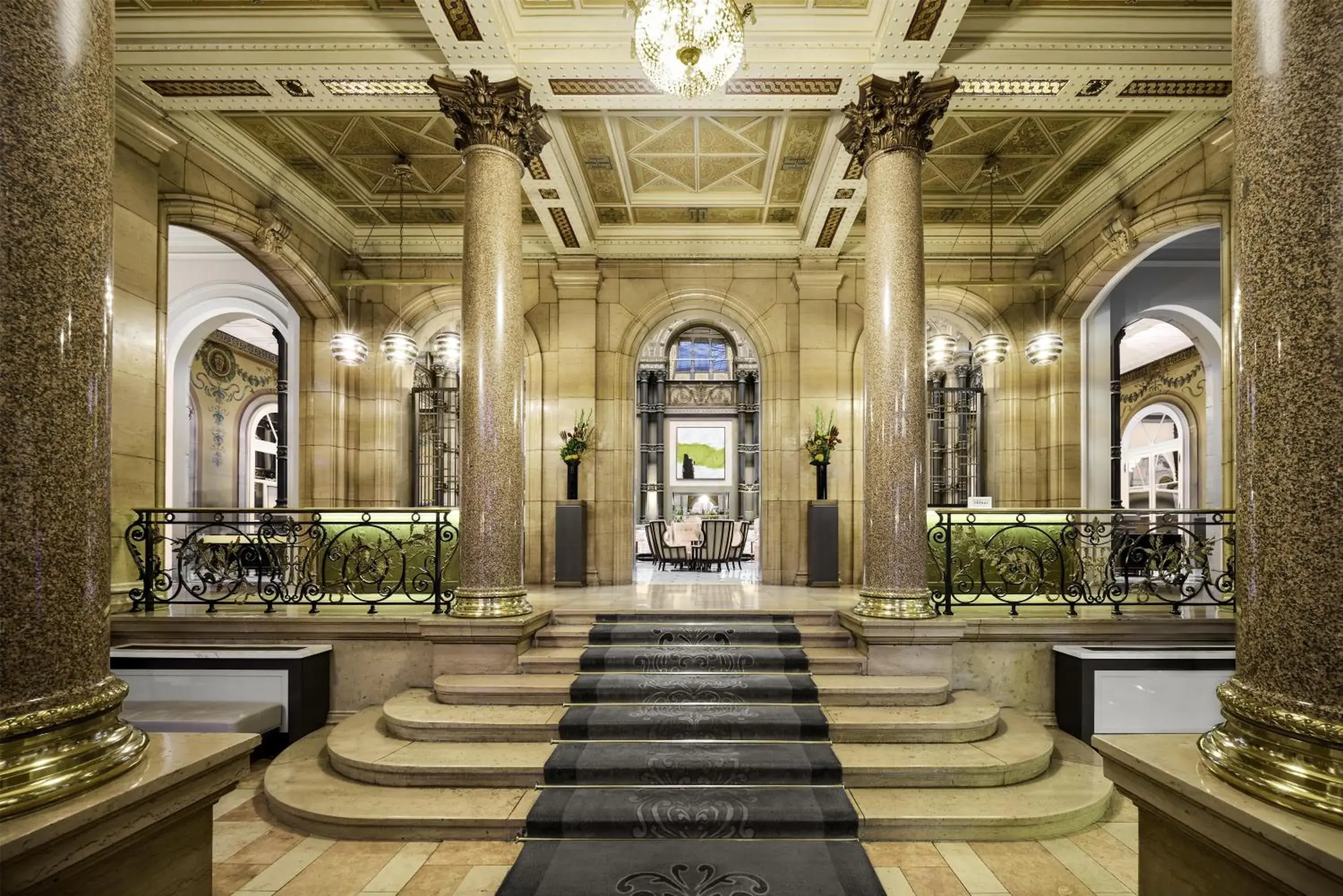 Property building in Hilton Paris Opera Property building in Hilton Paris Opera