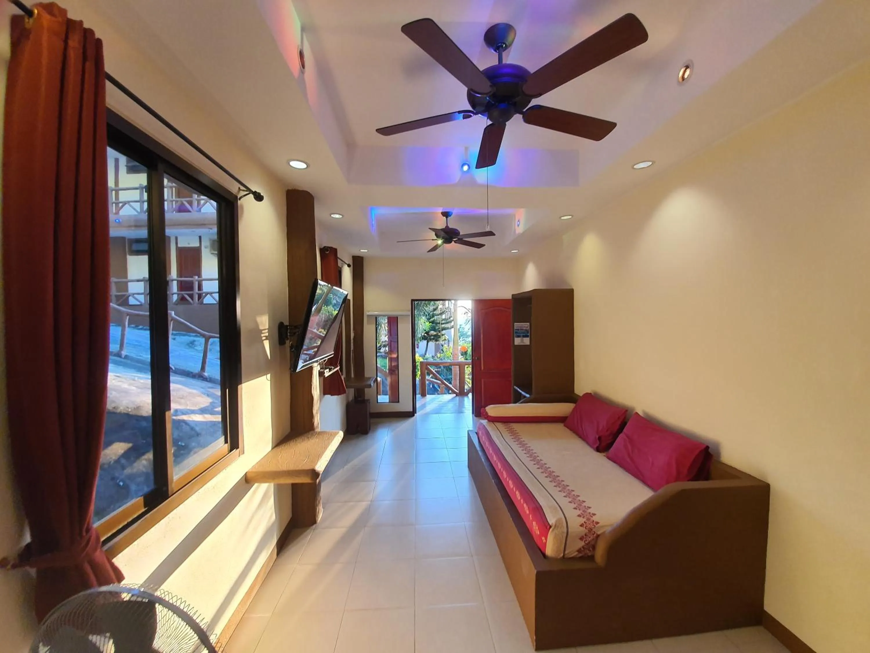 Living room, Bed in Moonstone Studio