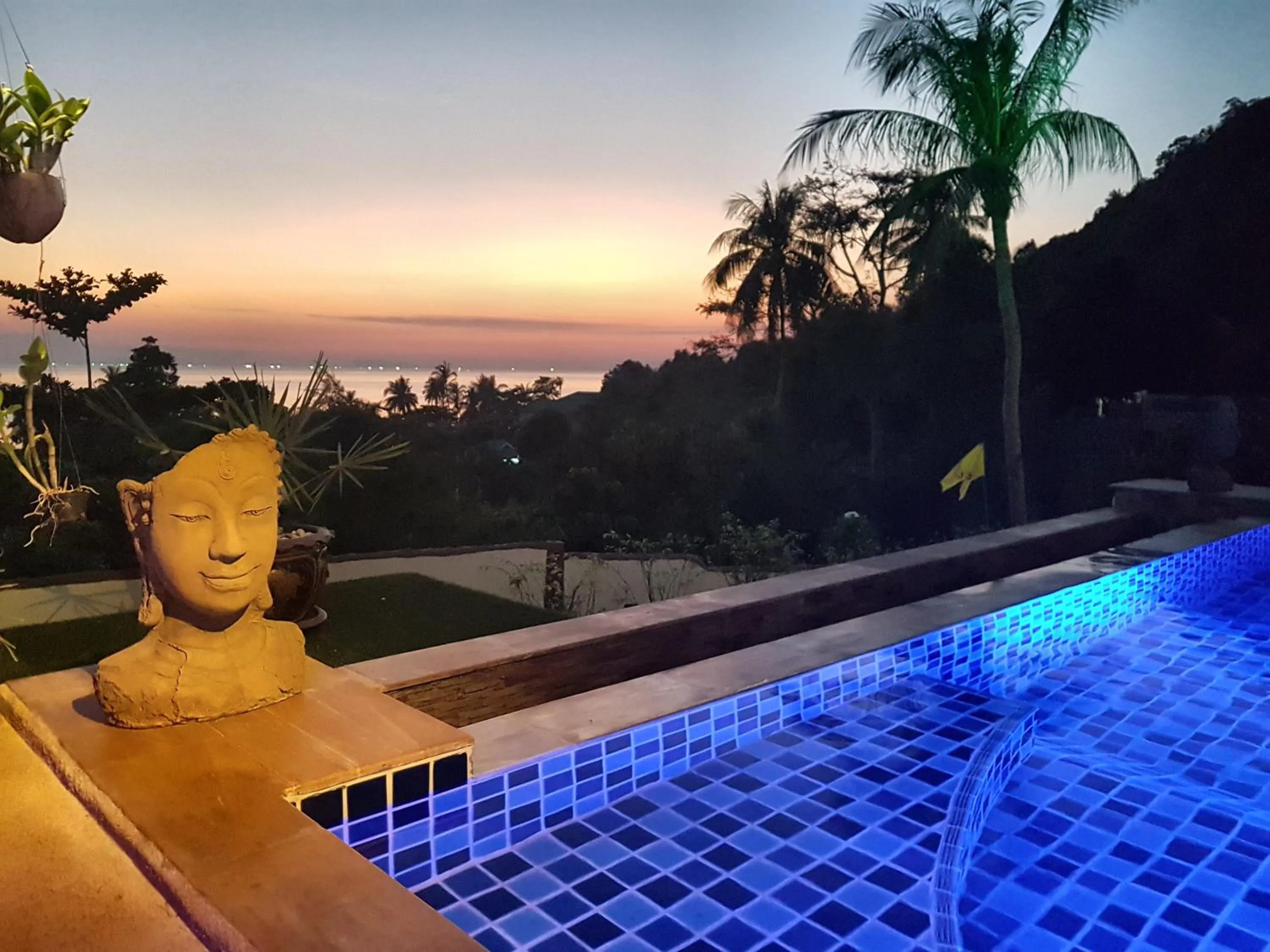 Swimming pool in Moonstone Studio