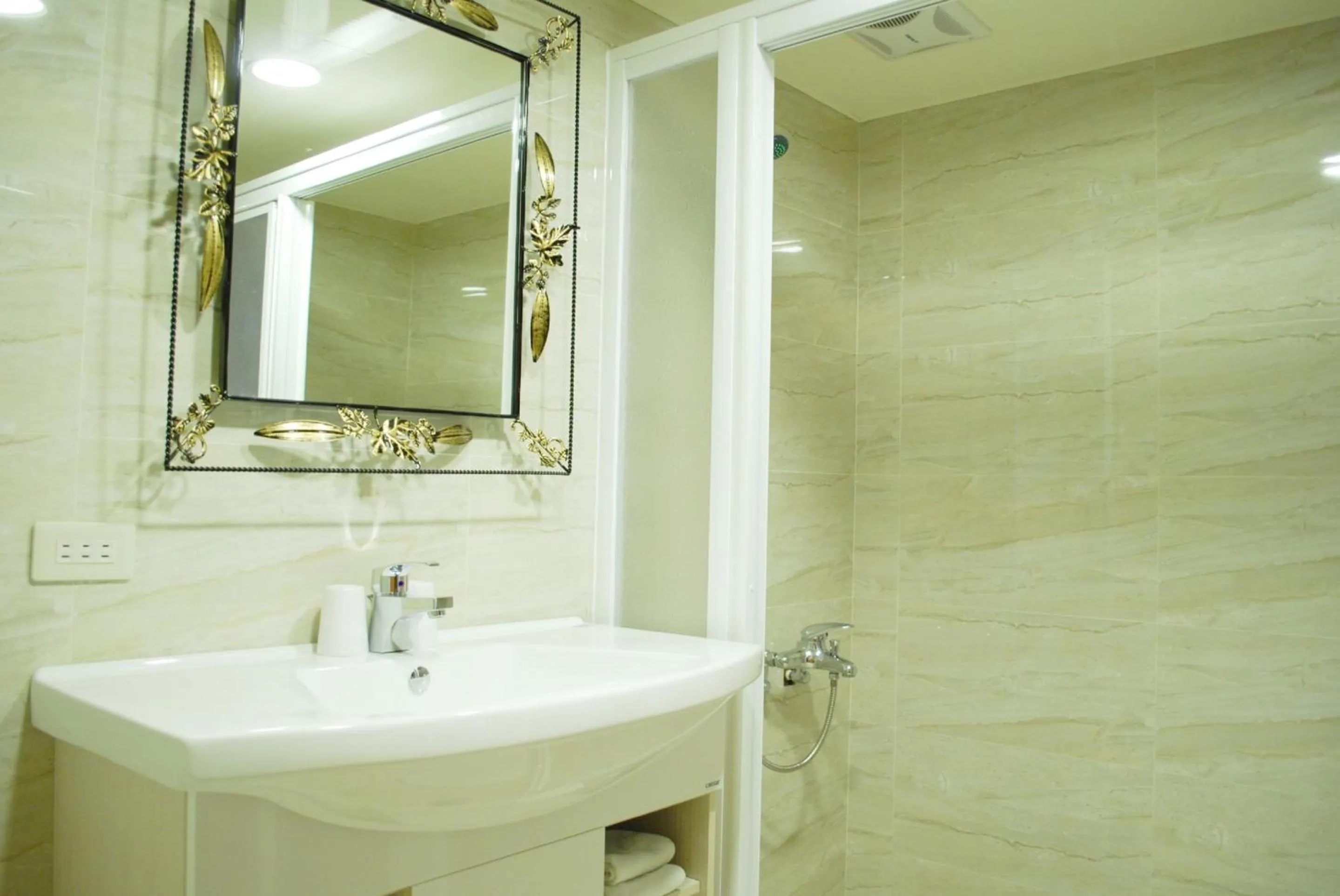 Bathroom in Ying Zhen Hotel