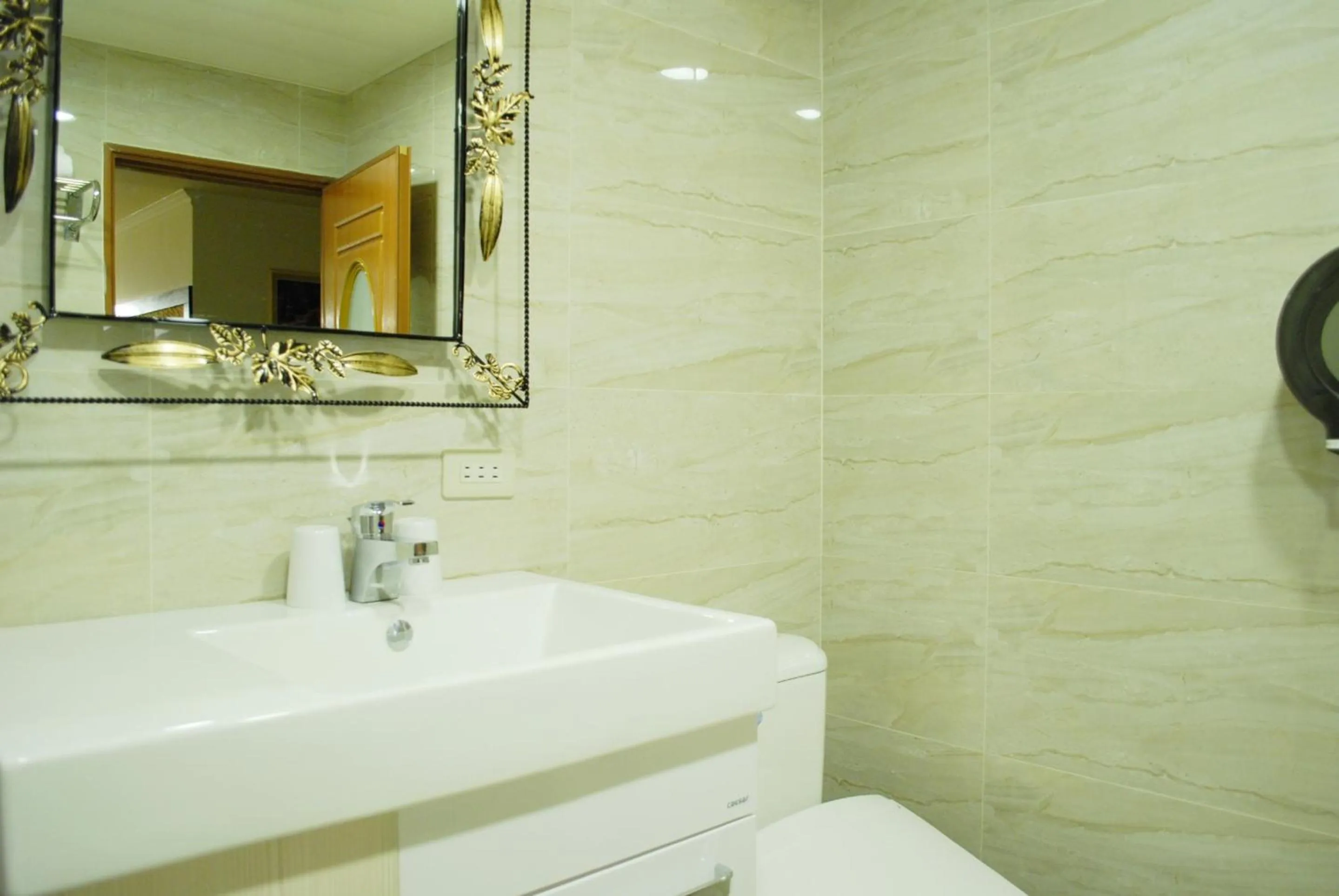 Bathroom in Ying Zhen Hotel
