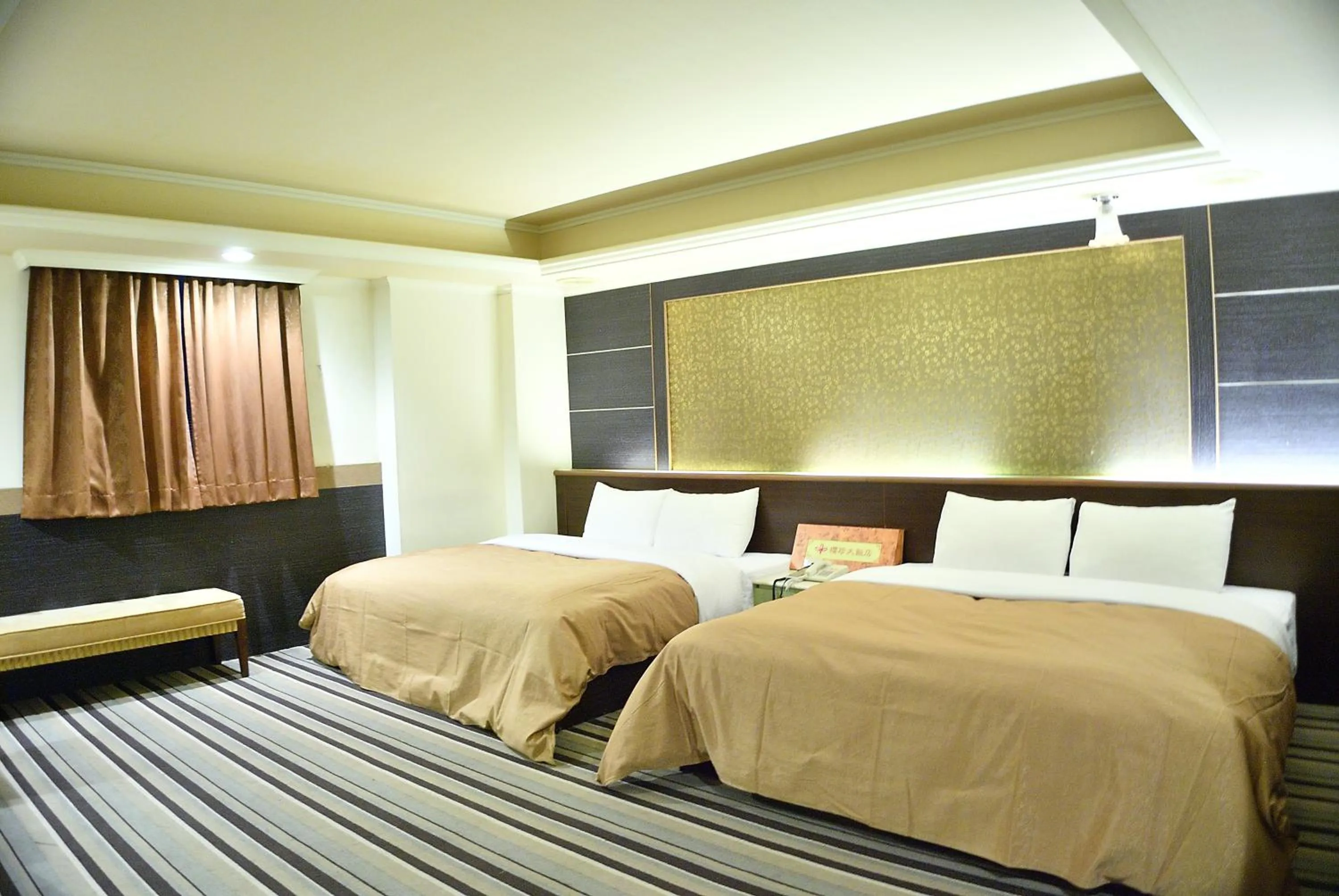 Decorative detail, Bed in Ying Zhen Hotel