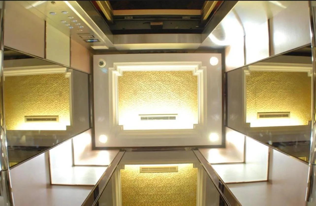 elevator in Ying Zhen Hotel
