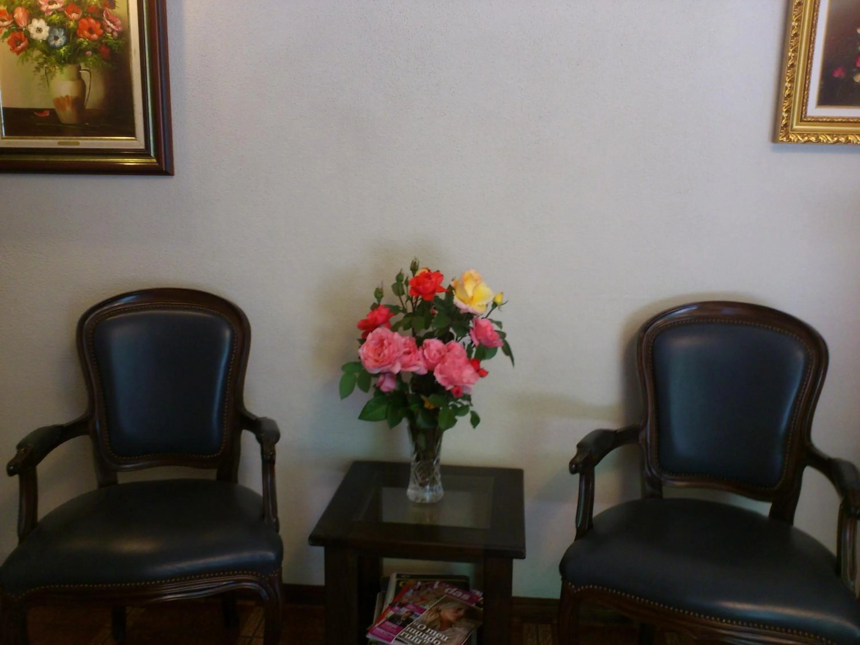 Seating area in Hotel Peninsular