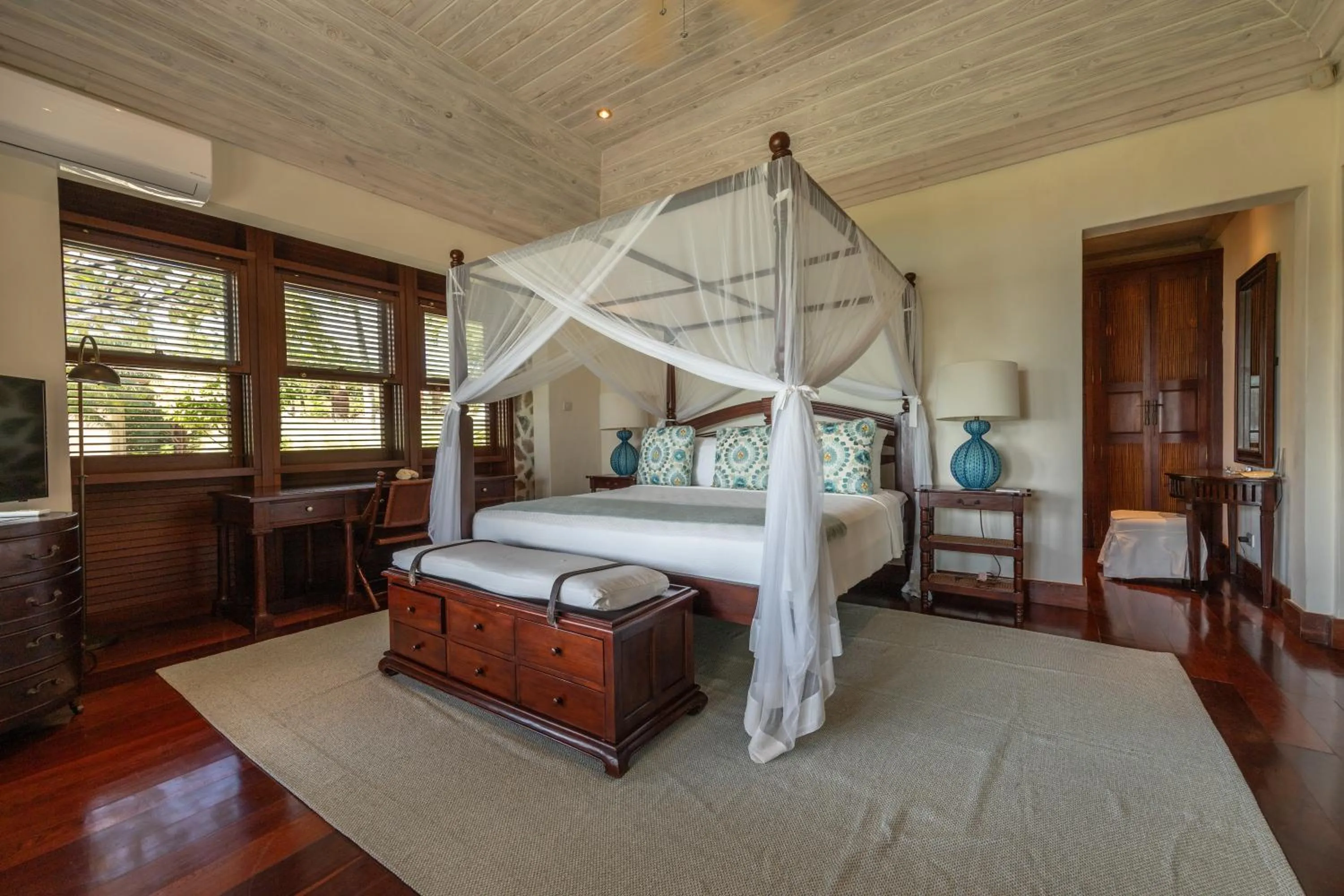 Bed in Canouan Estate Resort & Villas