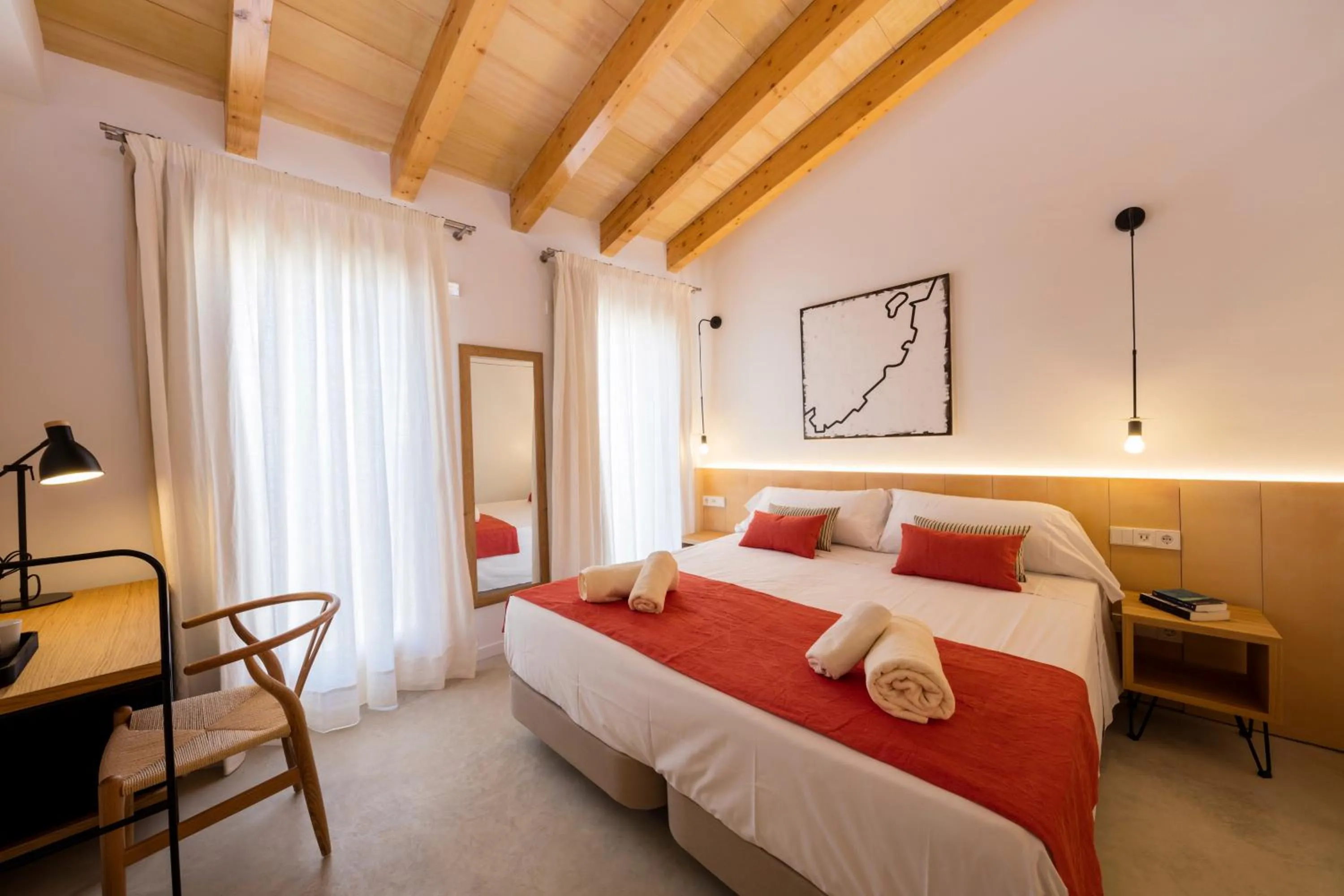 Photo of the whole room, Bed in ARA Alcudia