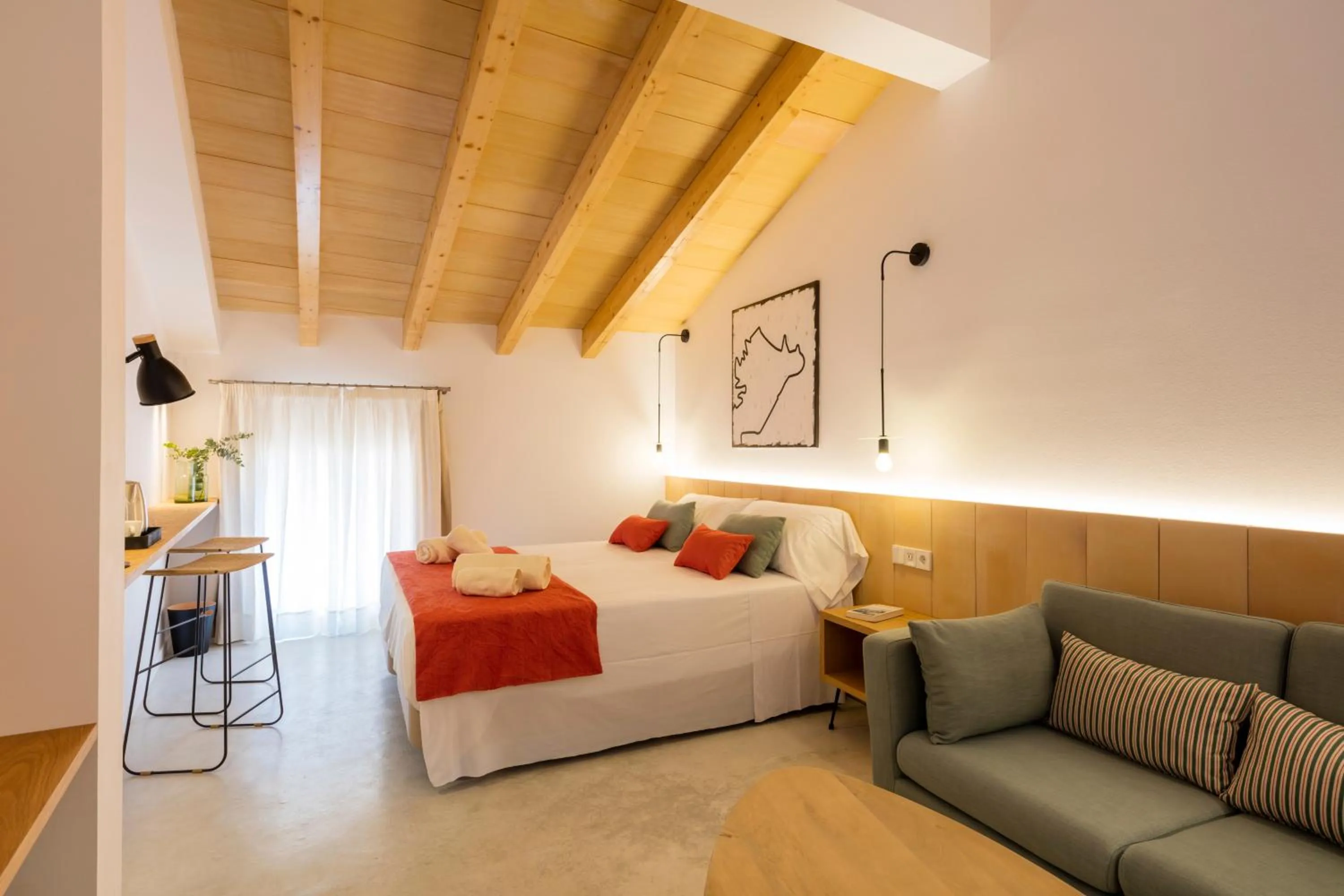Photo of the whole room, Bed in ARA Alcudia