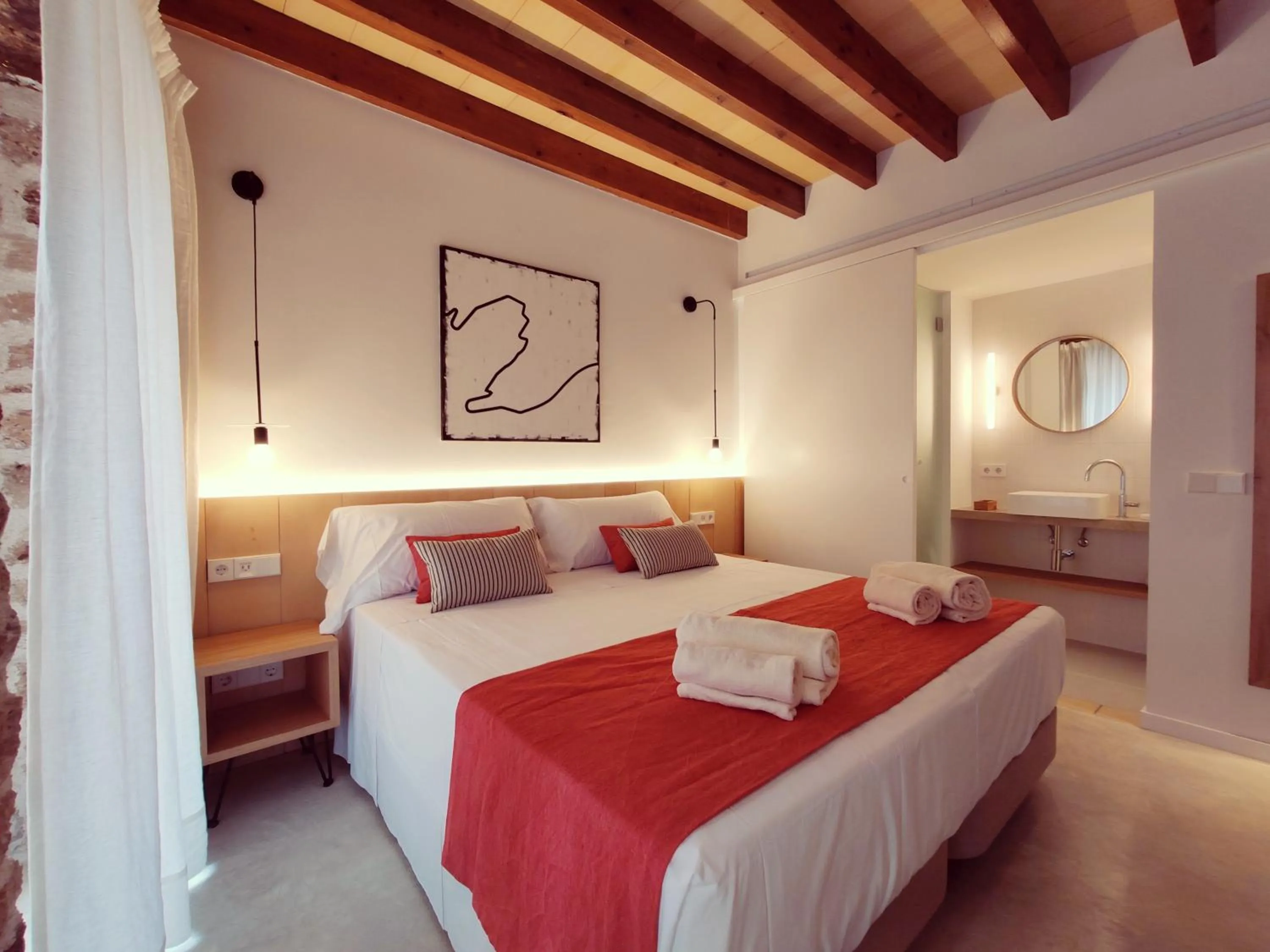 Photo of the whole room, Bed in ARA Alcudia