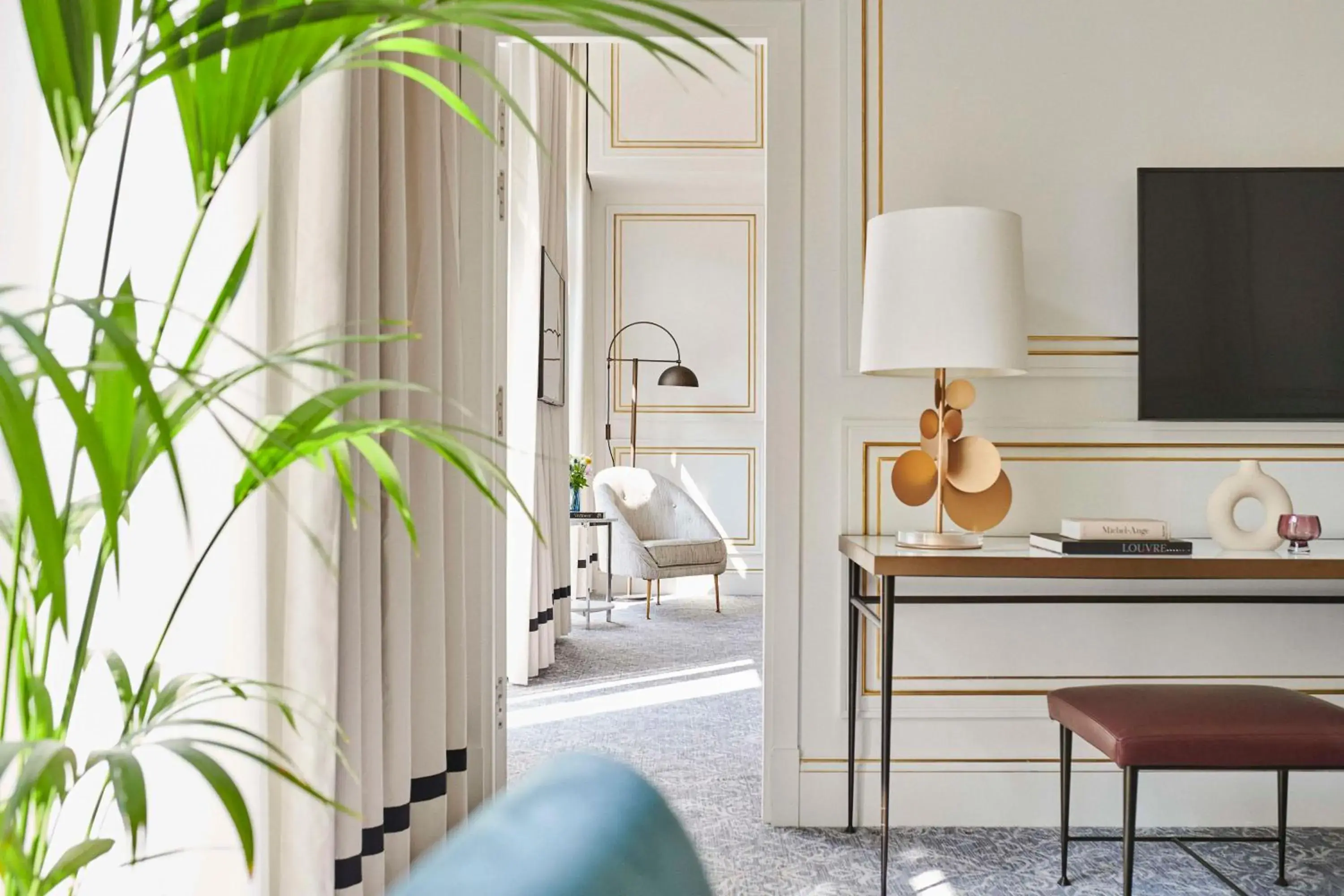 Photo of the whole room in Hôtel du Louvre, in The Unbound Collection by Hyatt Photo of the whole room in Hôtel du Louvre, in The Unbound Collection by Hyatt