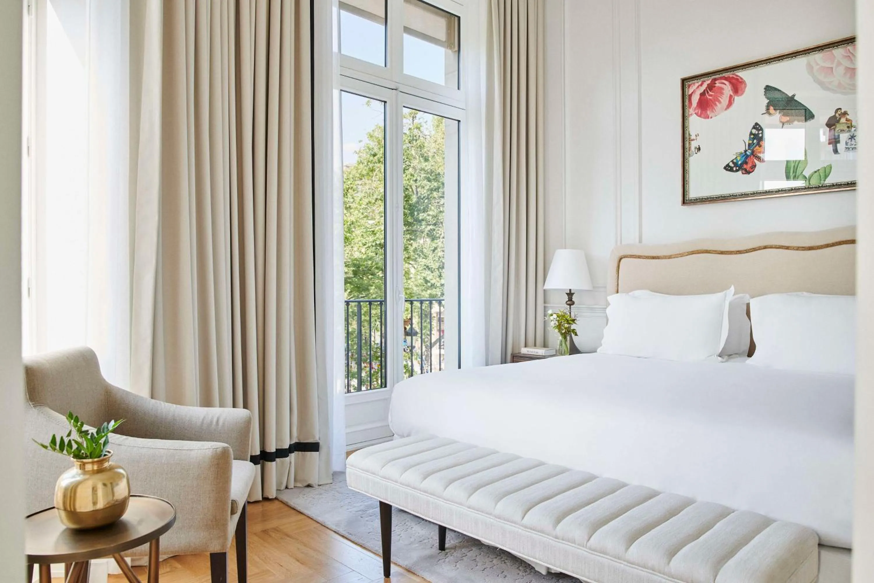 Photo of the whole room, Bed in Hôtel du Louvre, in The Unbound Collection by Hyatt