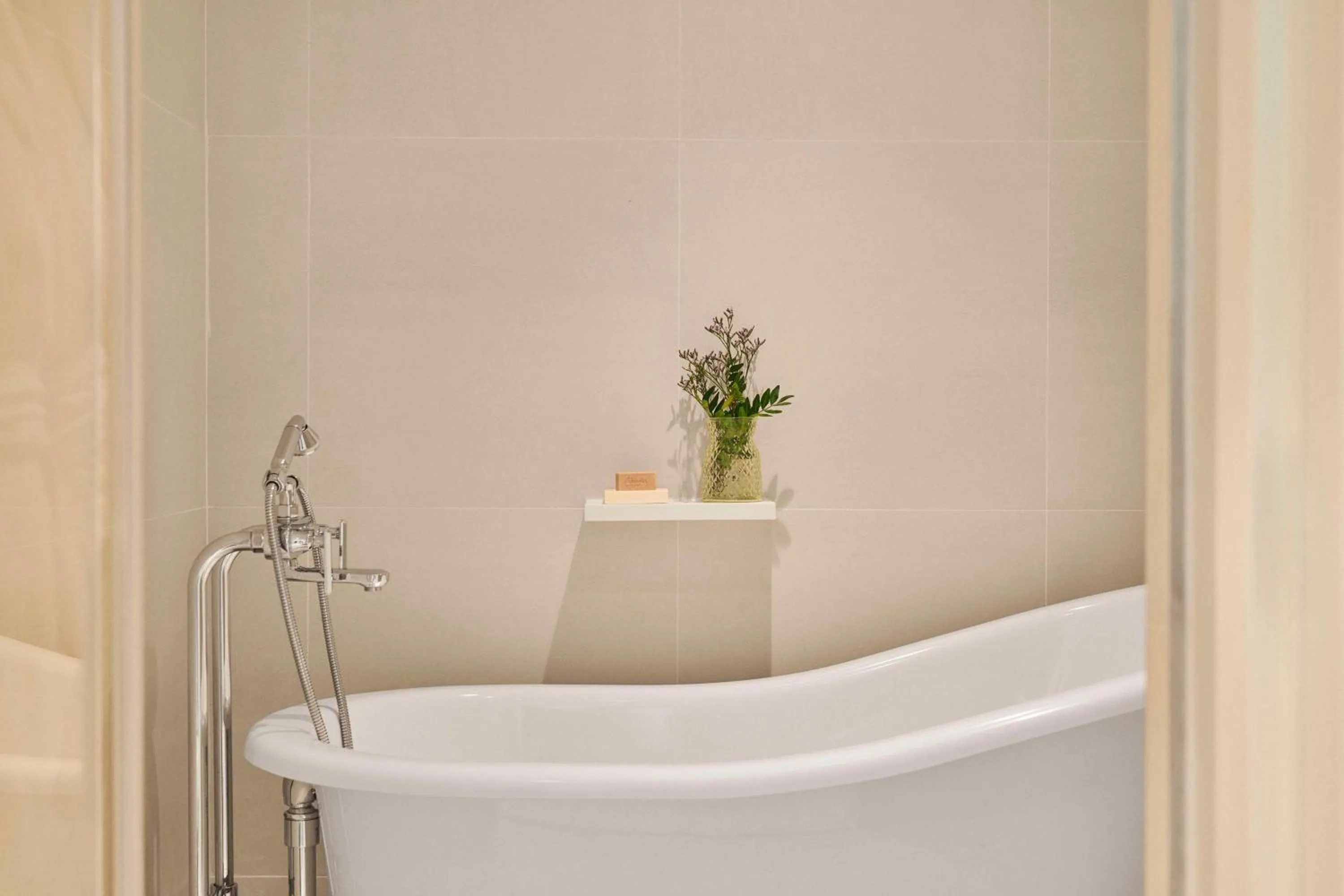 Bathroom in Hôtel du Louvre, in The Unbound Collection by Hyatt