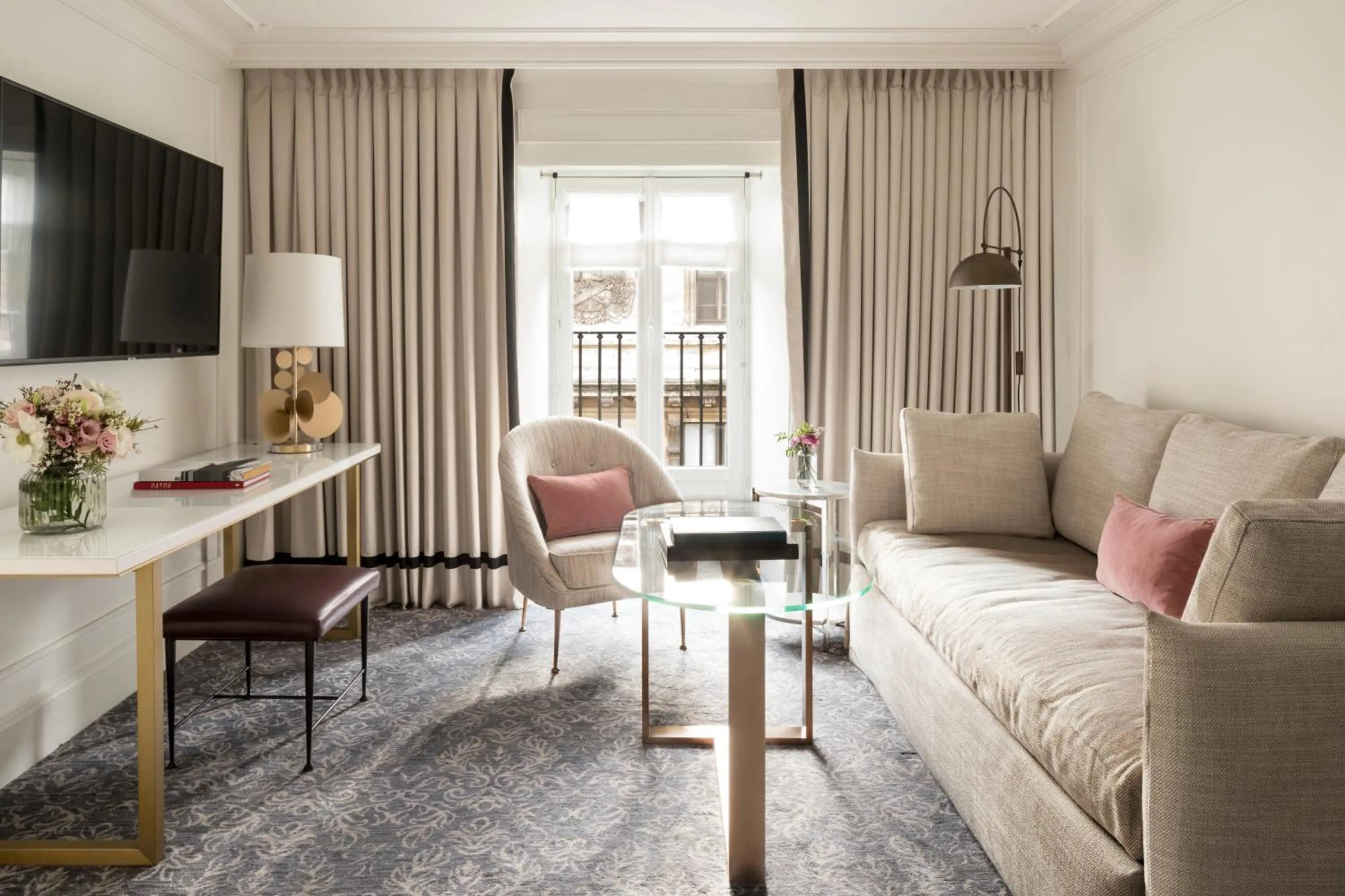 Living room in Hôtel du Louvre, in The Unbound Collection by Hyatt