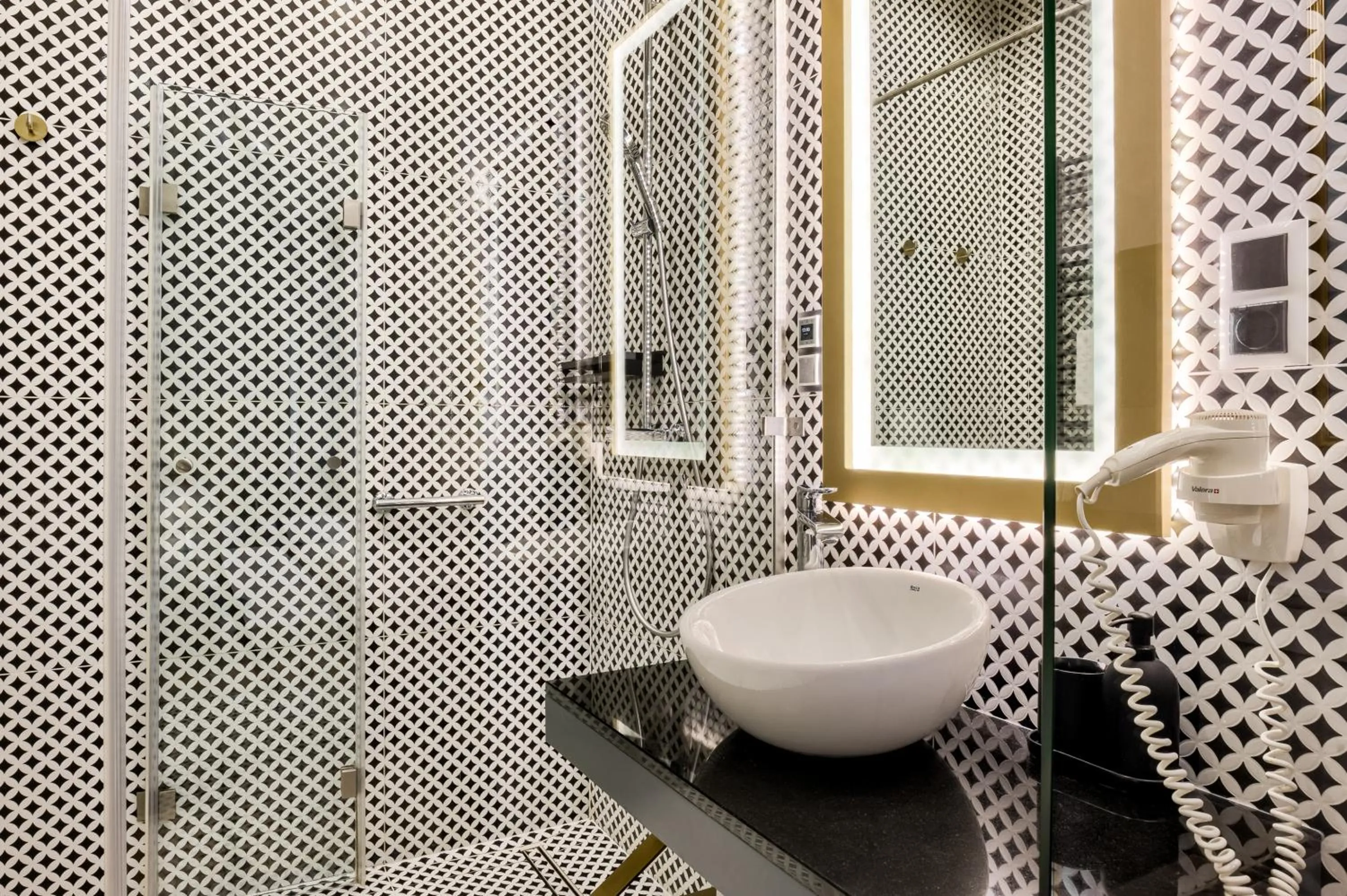 Shower in Krupówki 17 Resort & SPA