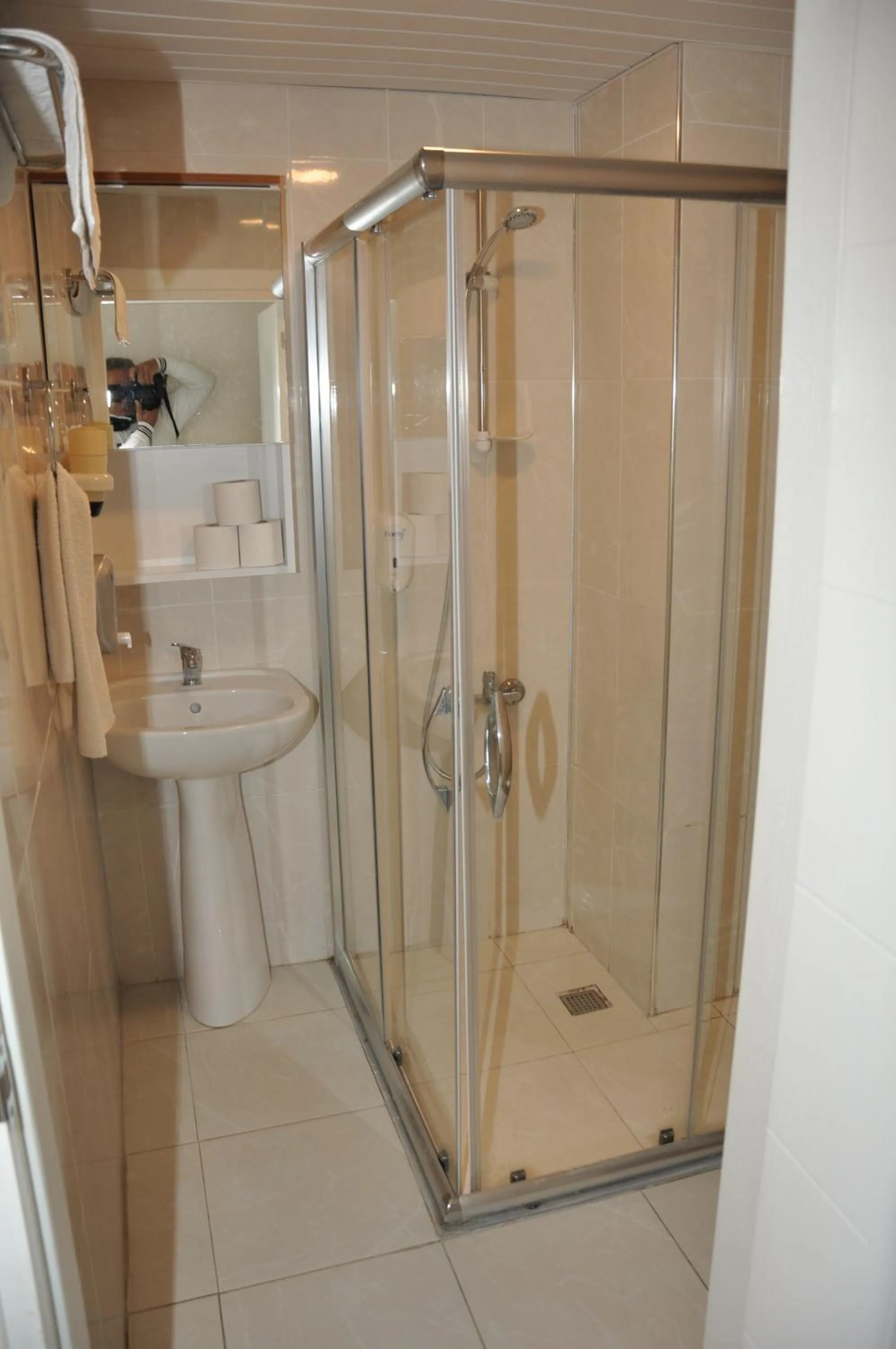 Shower in Saygılı Beach Hotel