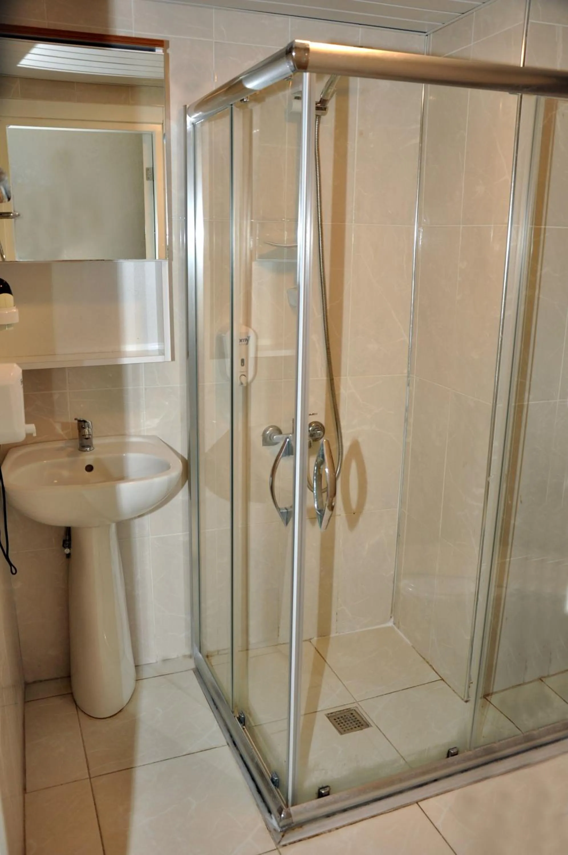 Shower in Saygılı Beach Hotel