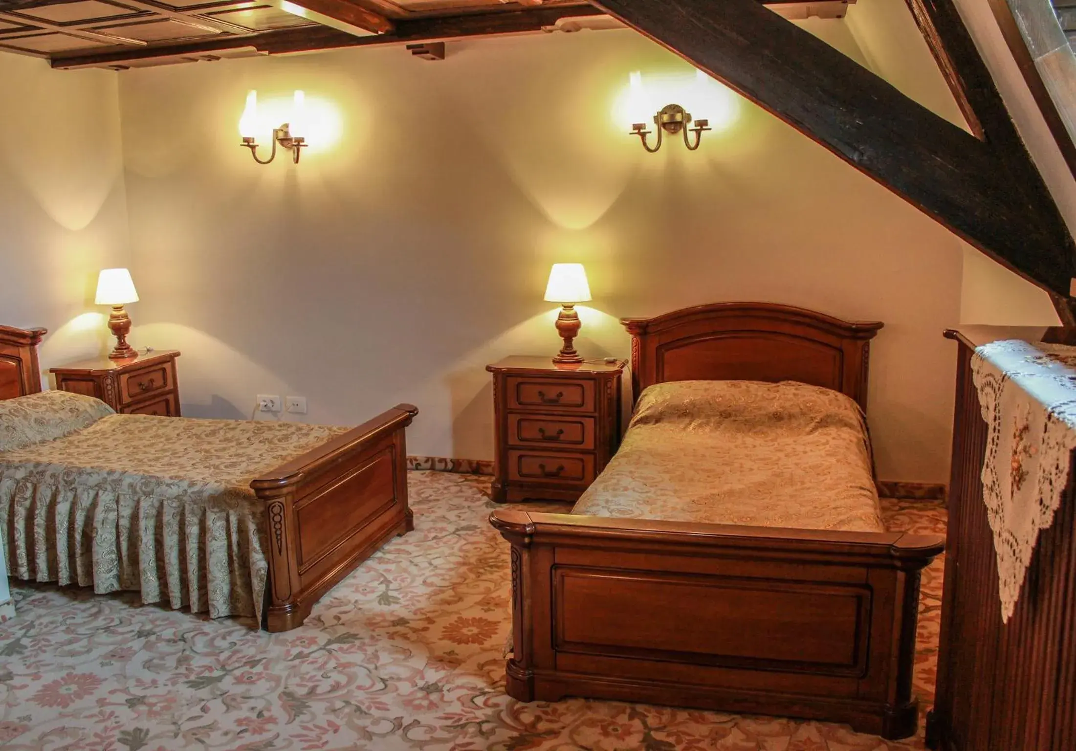 Attic Twin Room in Hotel Medieval Attic Twin Room in Hotel Medieval