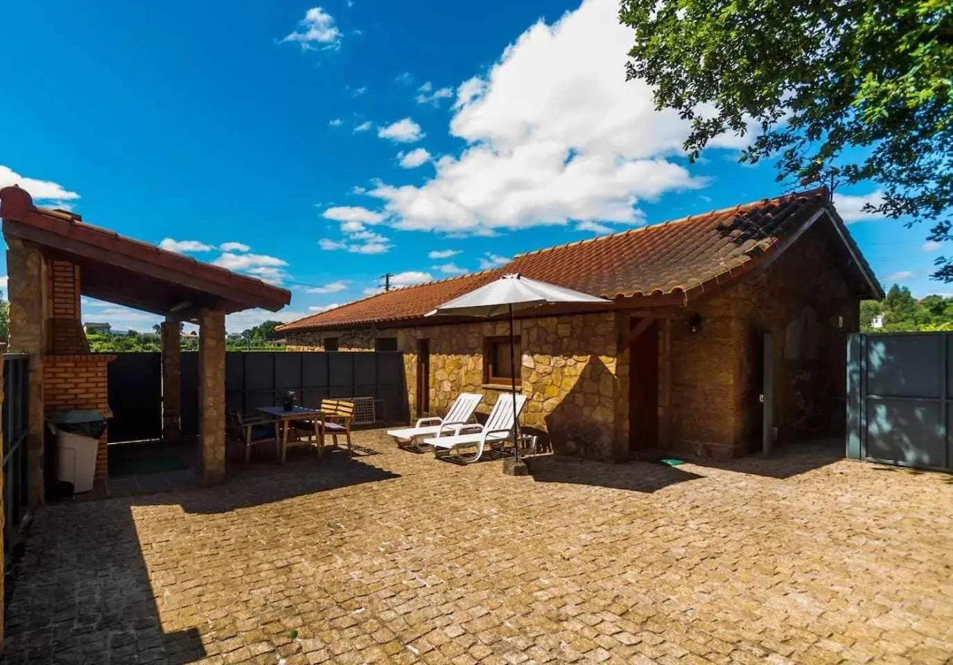 Casa das Vinhas (Camélias de Basto-Turismo Rural) Casa das Vinhas (Camélias de Basto-Turismo Rural)