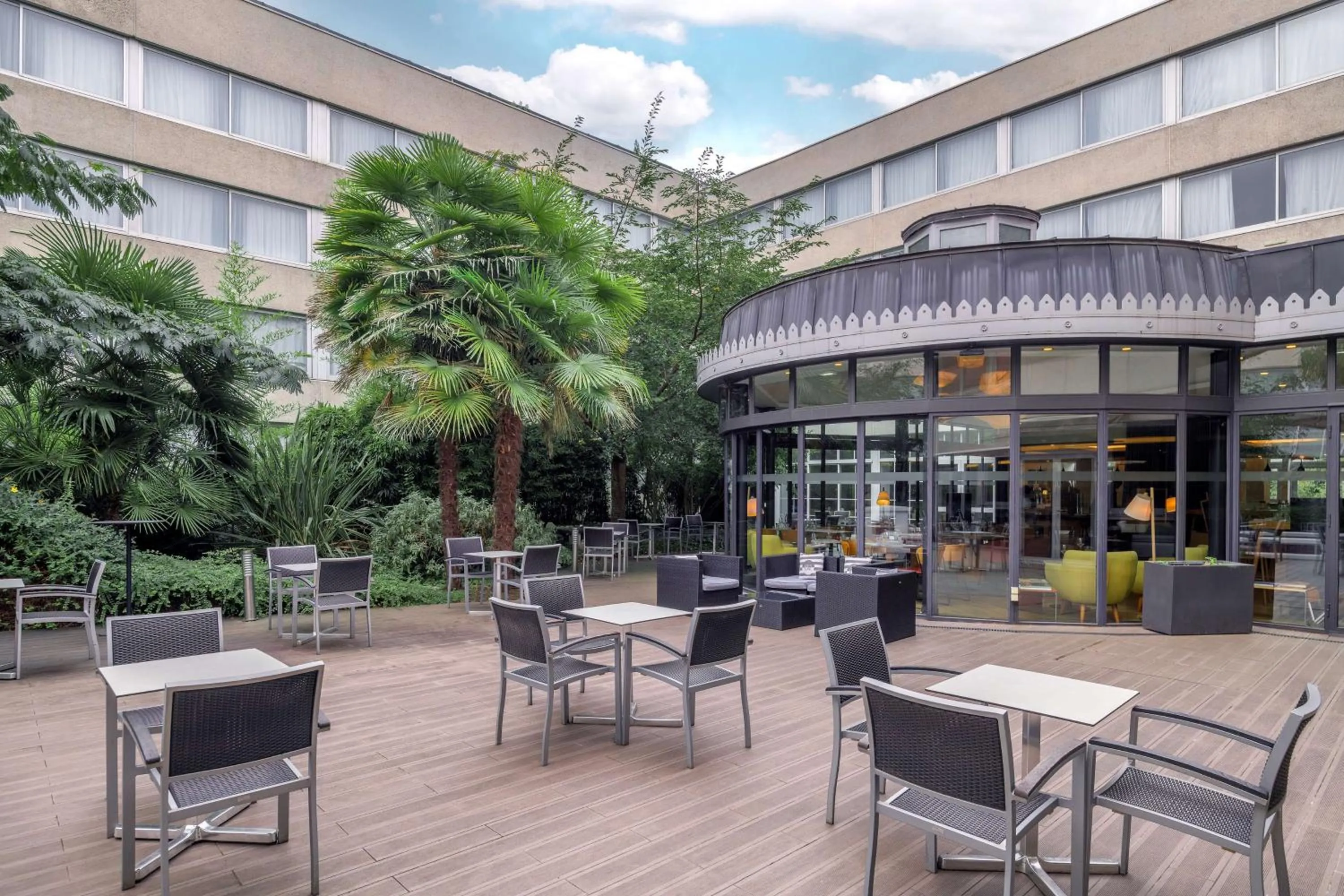 Patio in DoubleTree by Hilton Paris Bougival