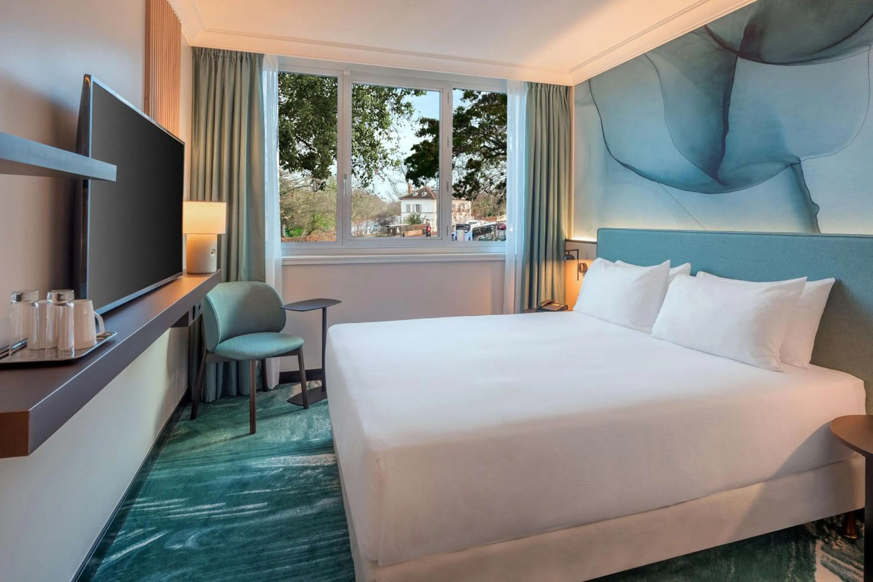 Bedroom, Bed in DoubleTree by Hilton Paris Bougival
