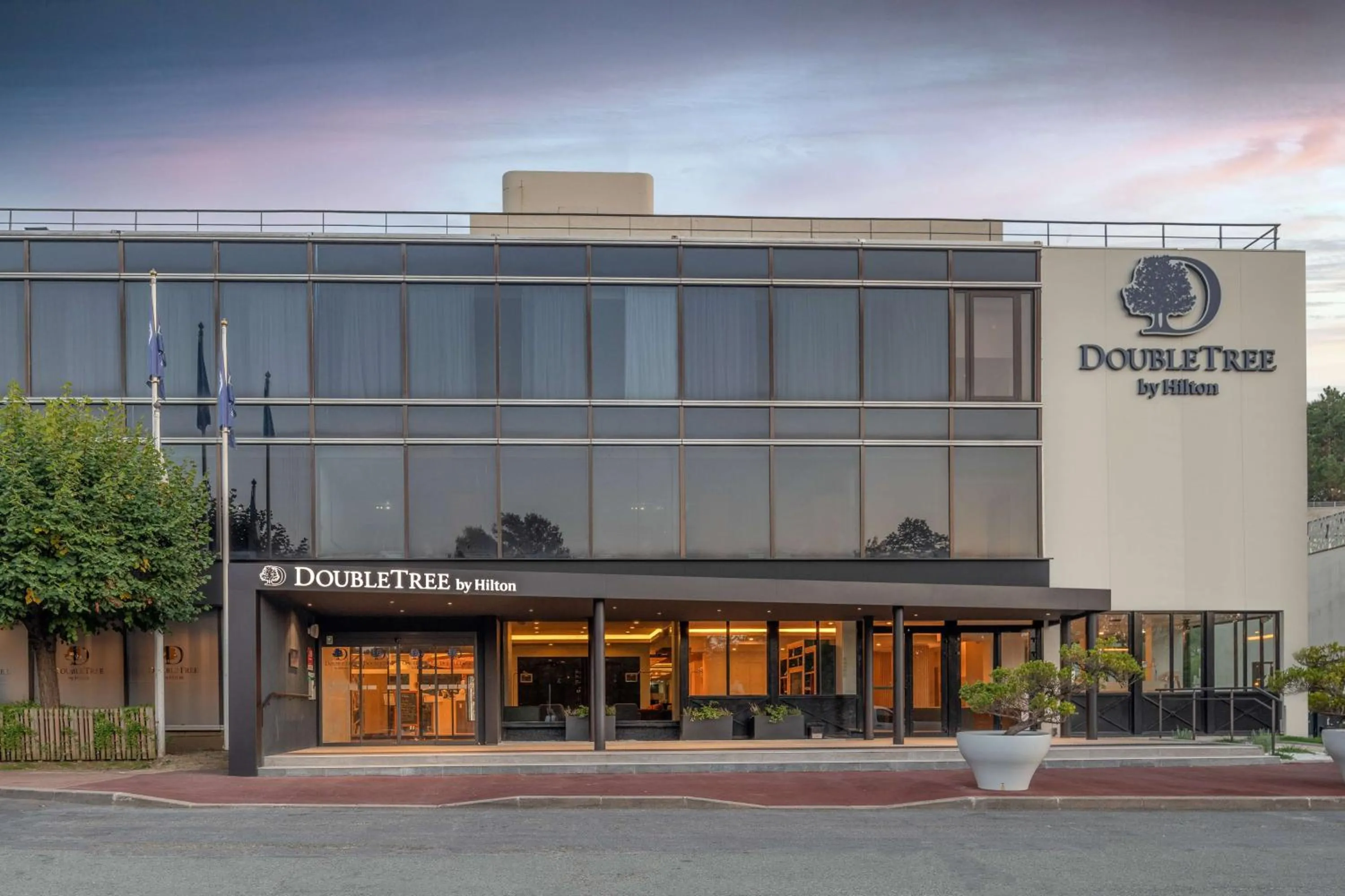 Property building in DoubleTree by Hilton Paris Bougival