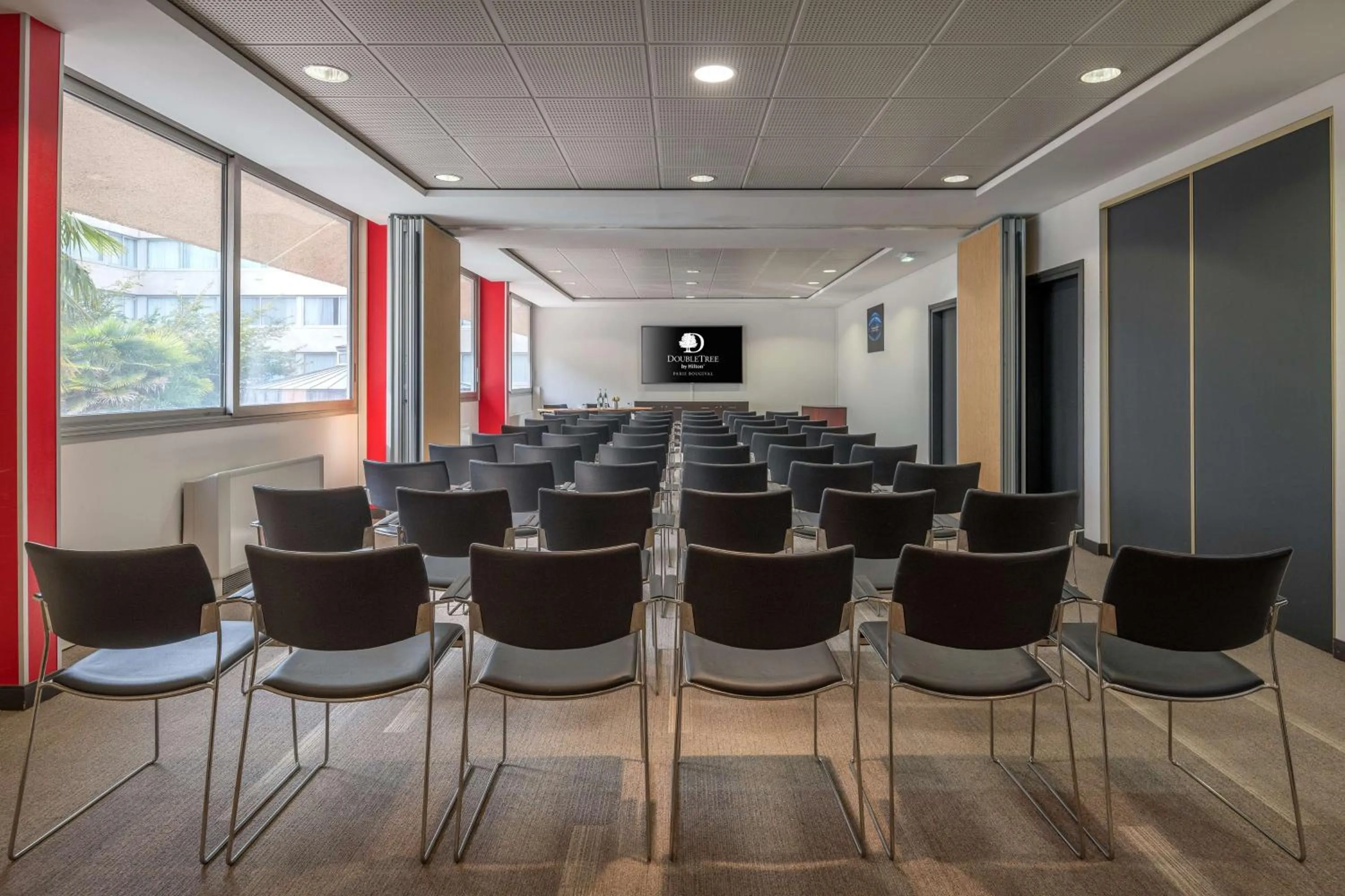 Meeting/conference room in DoubleTree by Hilton Paris Bougival