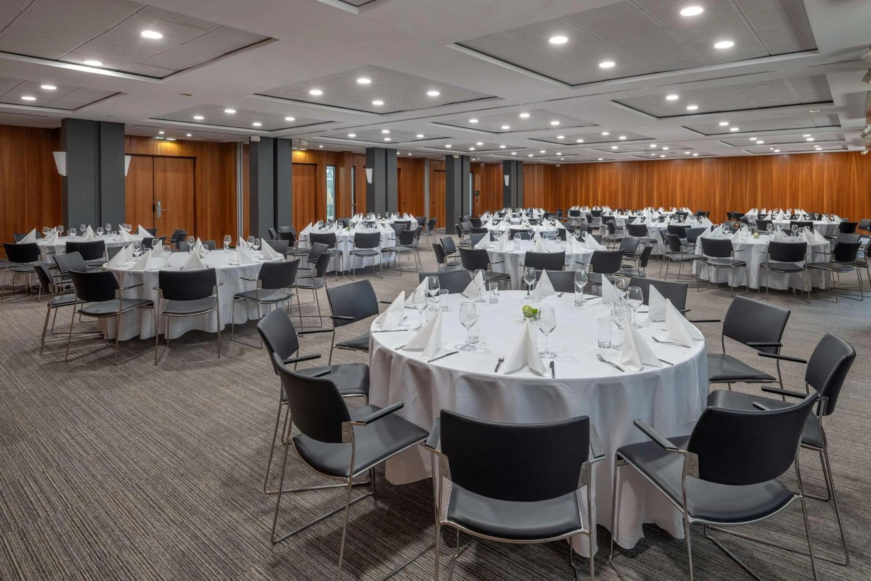 Meeting/conference room in DoubleTree by Hilton Paris Bougival