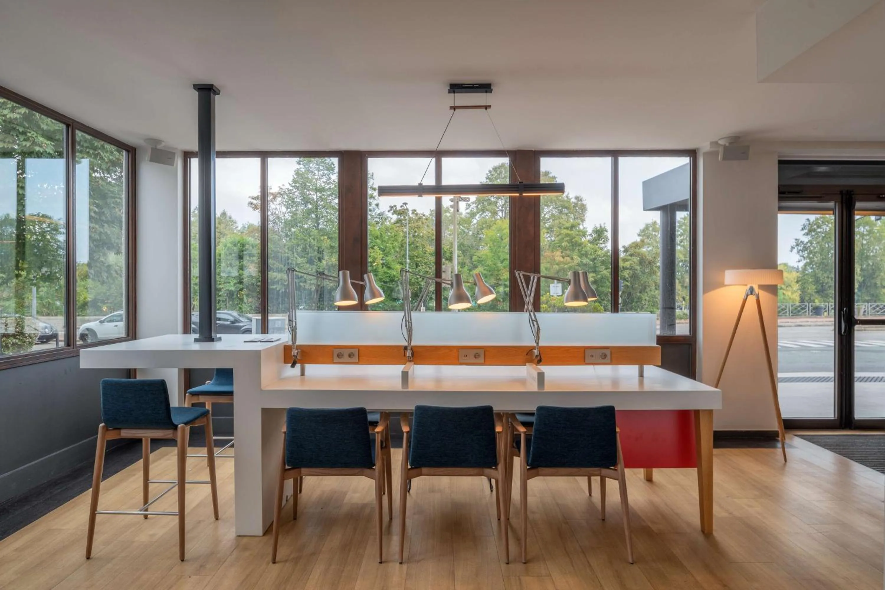 Lobby or reception in DoubleTree by Hilton Paris Bougival