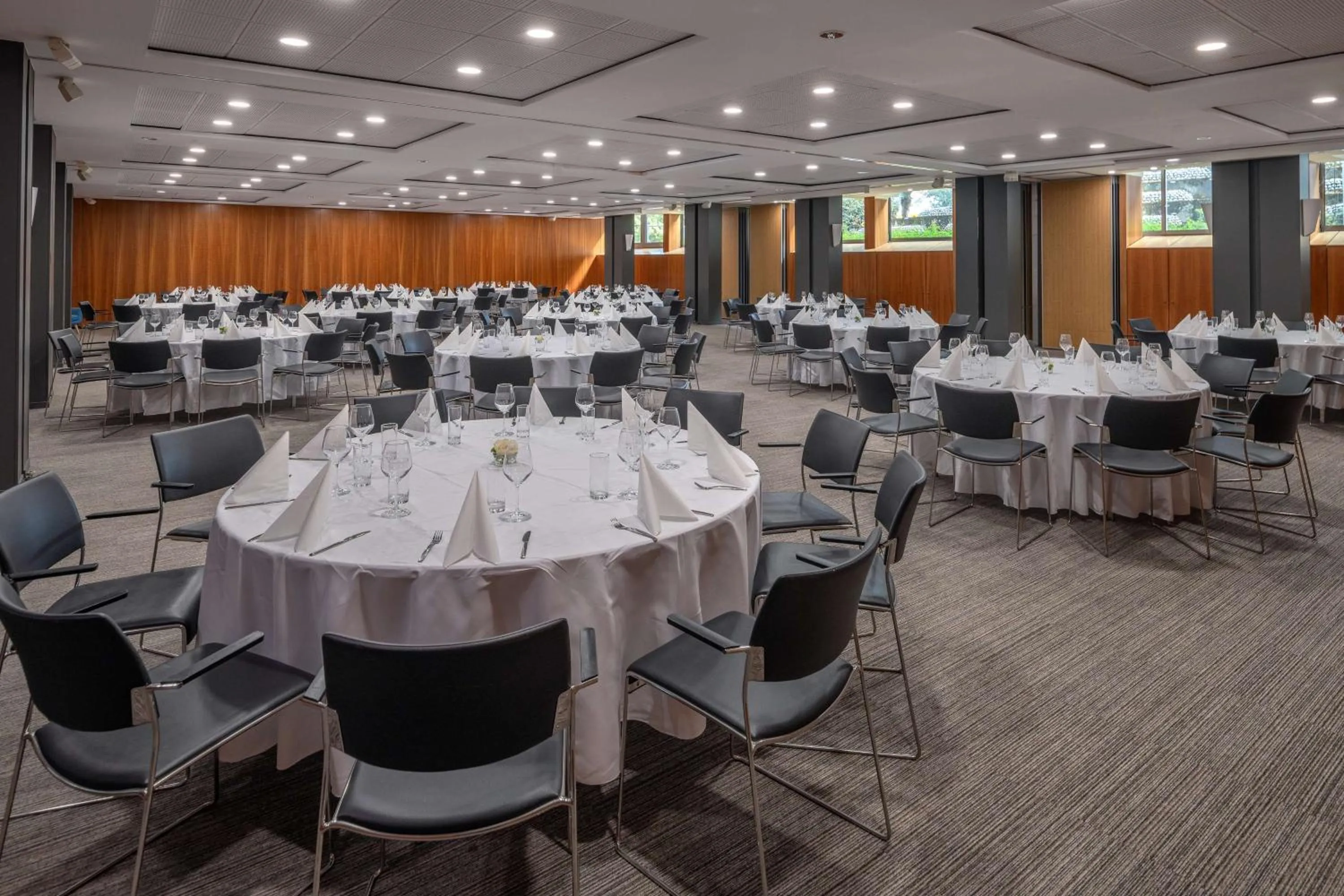 Meeting/conference room in DoubleTree by Hilton Paris Bougival
