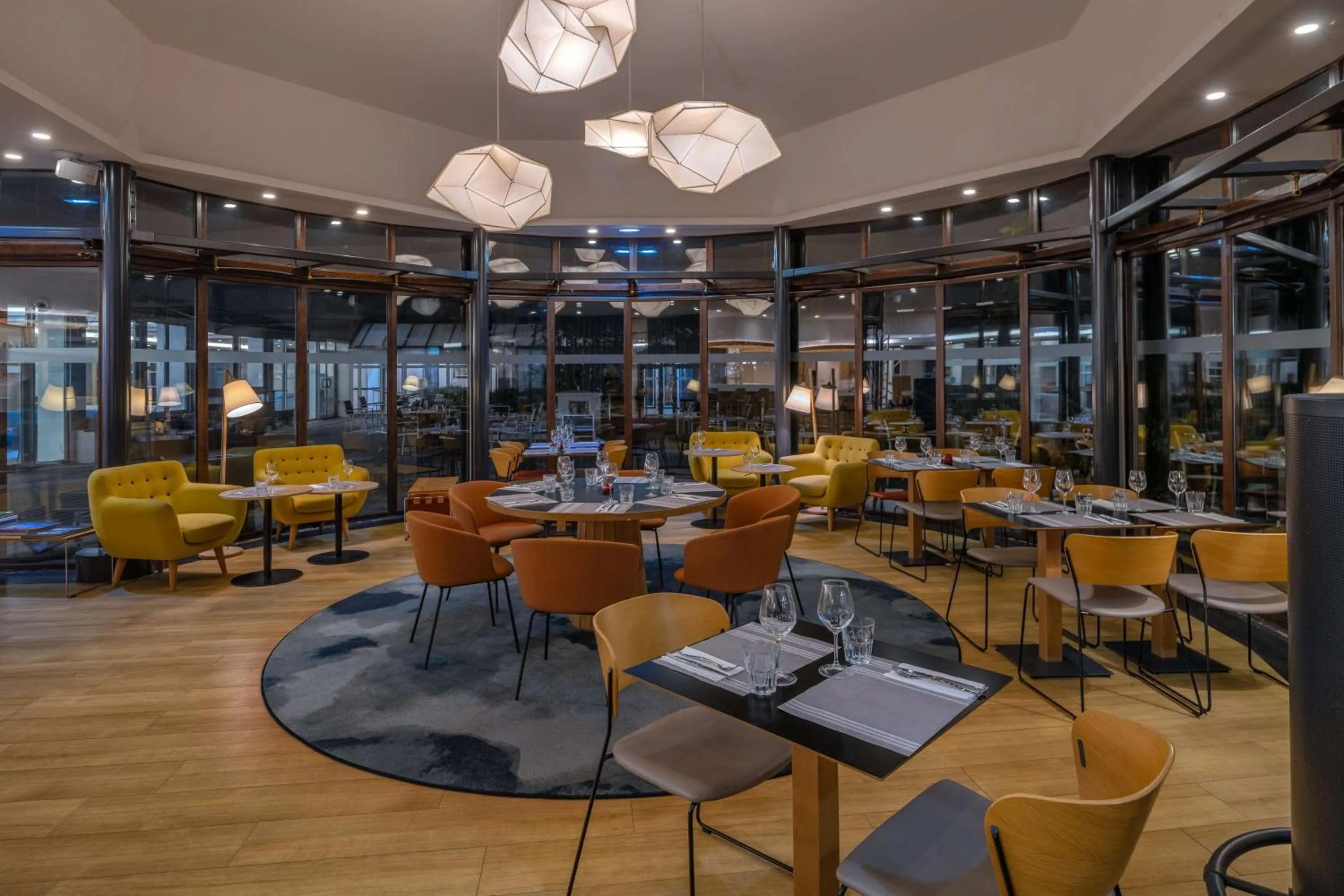 Restaurant/places to eat in DoubleTree by Hilton Paris Bougival