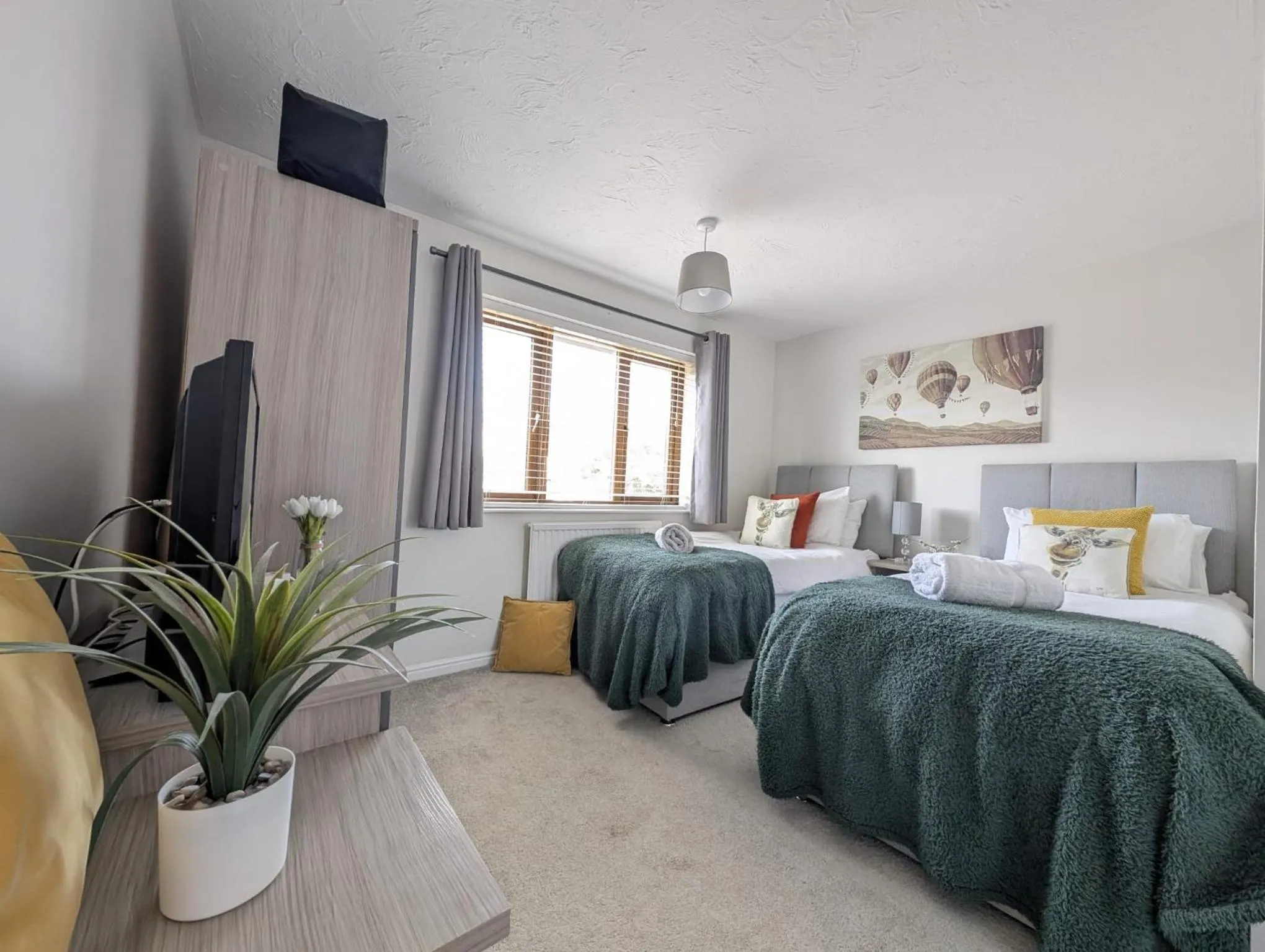 Bed in 2BR-Dean Hse-Fully Equipped-Parking-WiFi-Short Long Stays