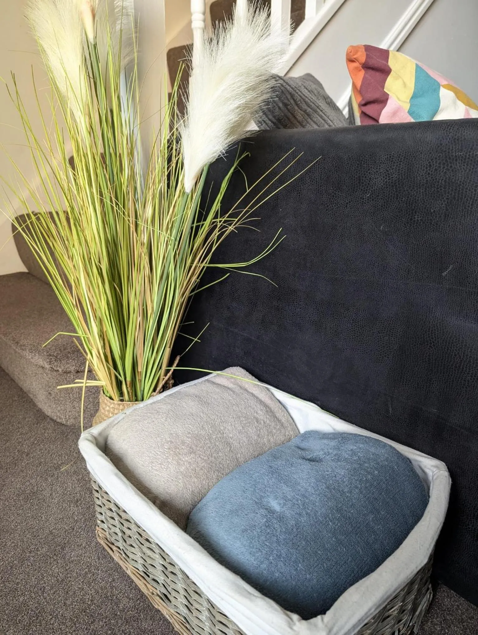 Living room in 2BR-Dean Hse-Fully Equipped-Parking-WiFi-Short Long Stays