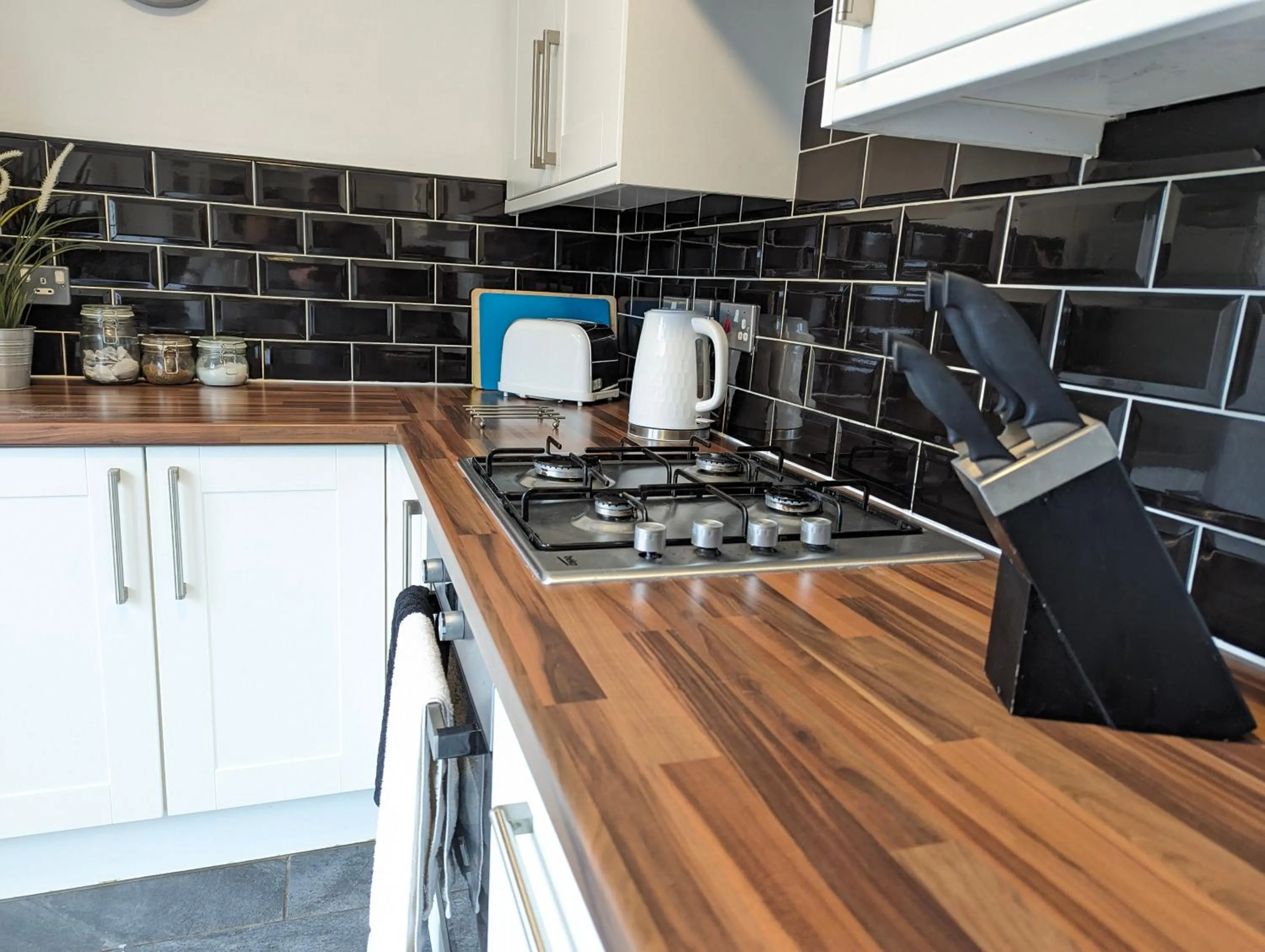 Coffee/tea facilities in 2BR-Dean Hse-Fully Equipped-Parking-WiFi-Short Long Stays
