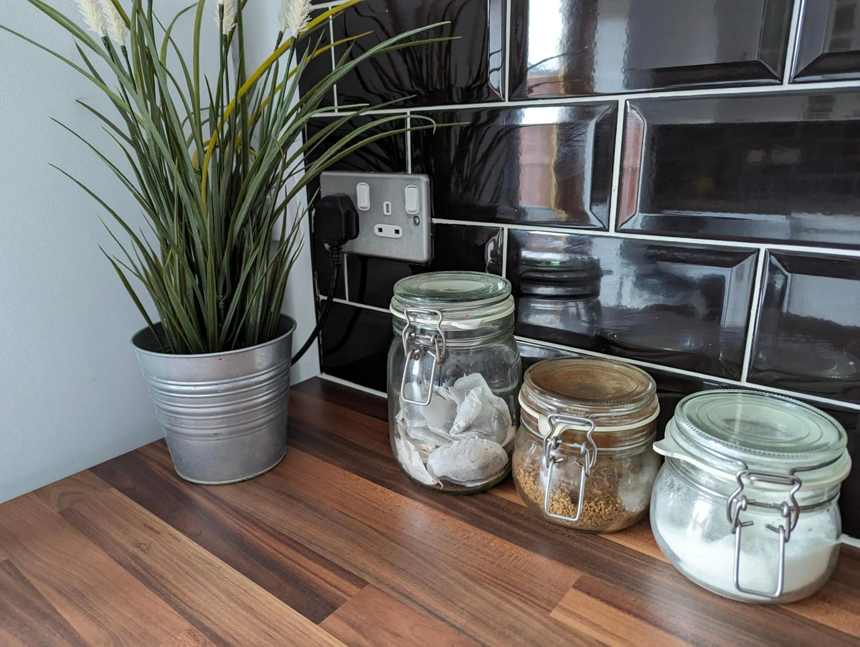 Coffee/tea facilities in 2BR-Dean Hse-Fully Equipped-Parking-WiFi-Short Long Stays