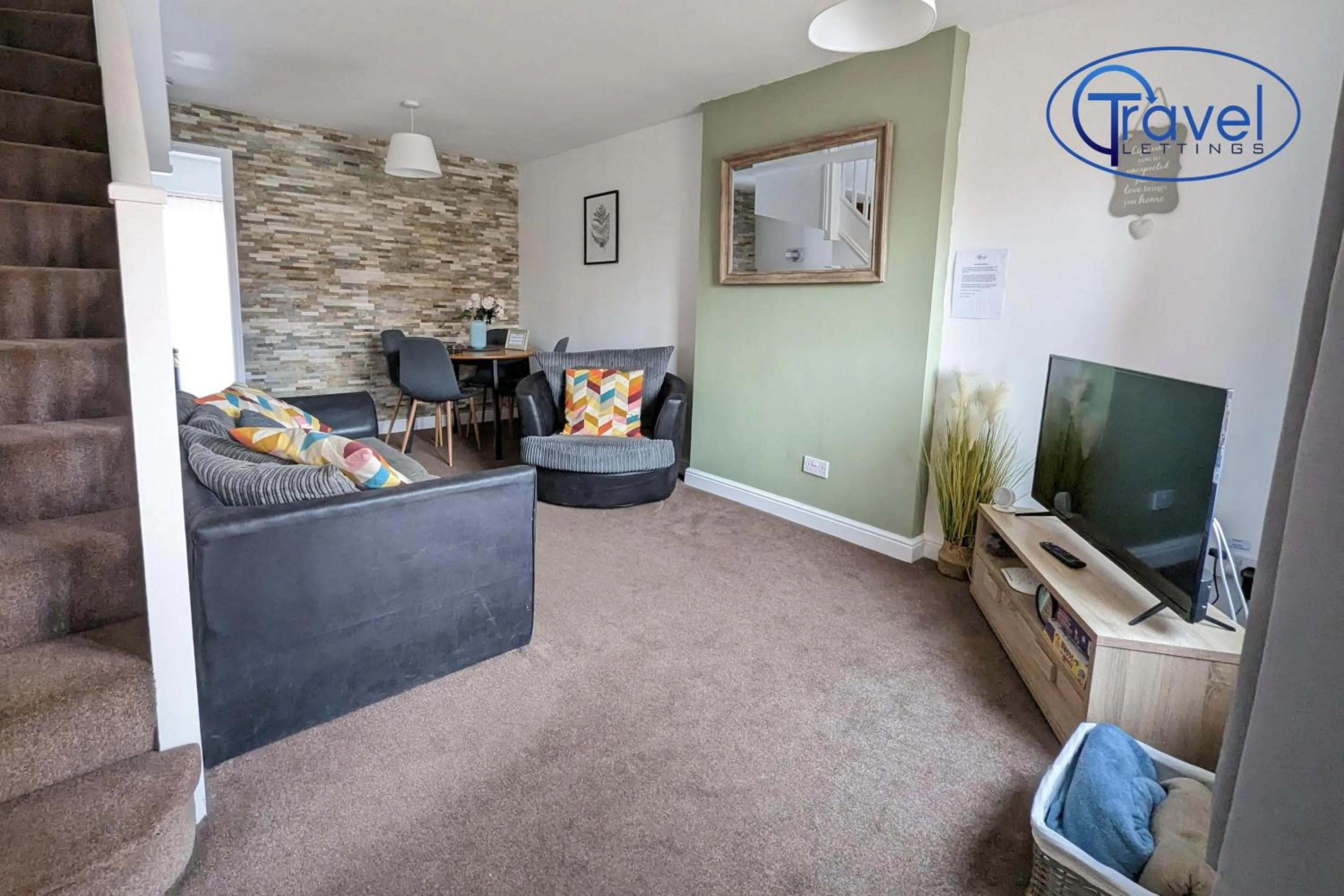 TV and multimedia in 2BR-Dean Hse-Fully Equipped-Parking-WiFi-Short Long Stays