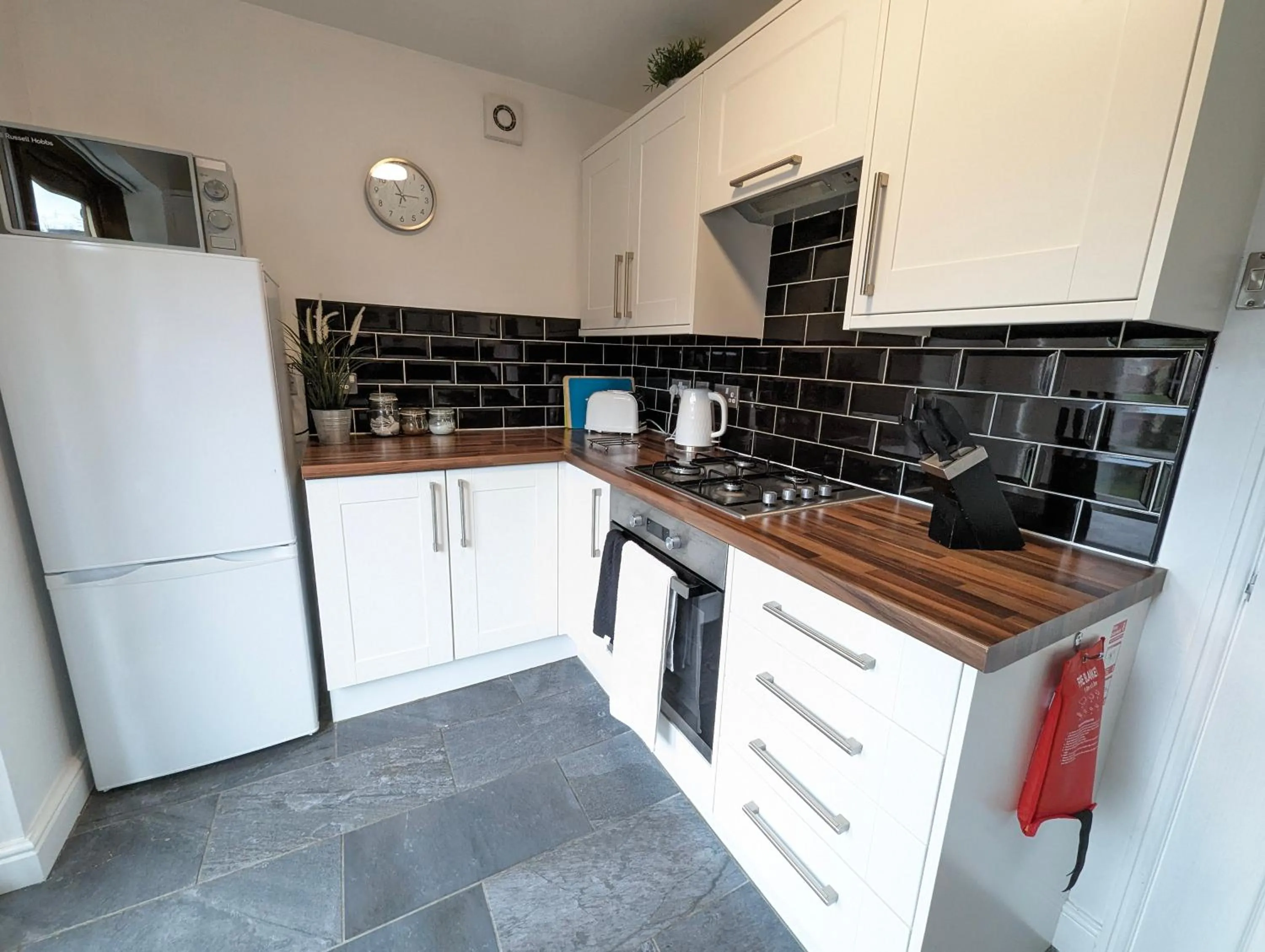 minibar in 2BR-Dean Hse-Fully Equipped-Parking-WiFi-Short Long Stays