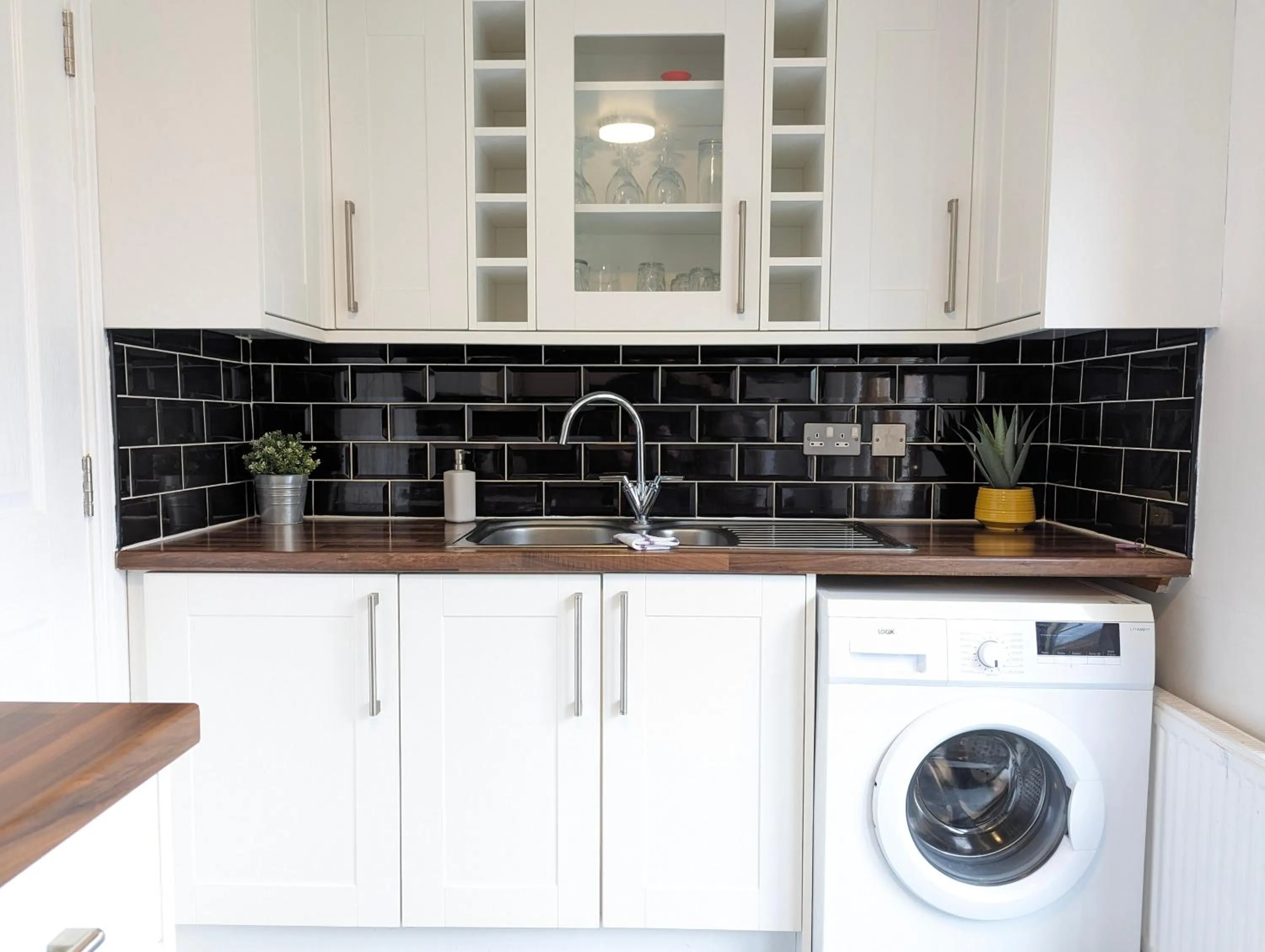 washing machine in 2BR-Dean Hse-Fully Equipped-Parking-WiFi-Short Long Stays